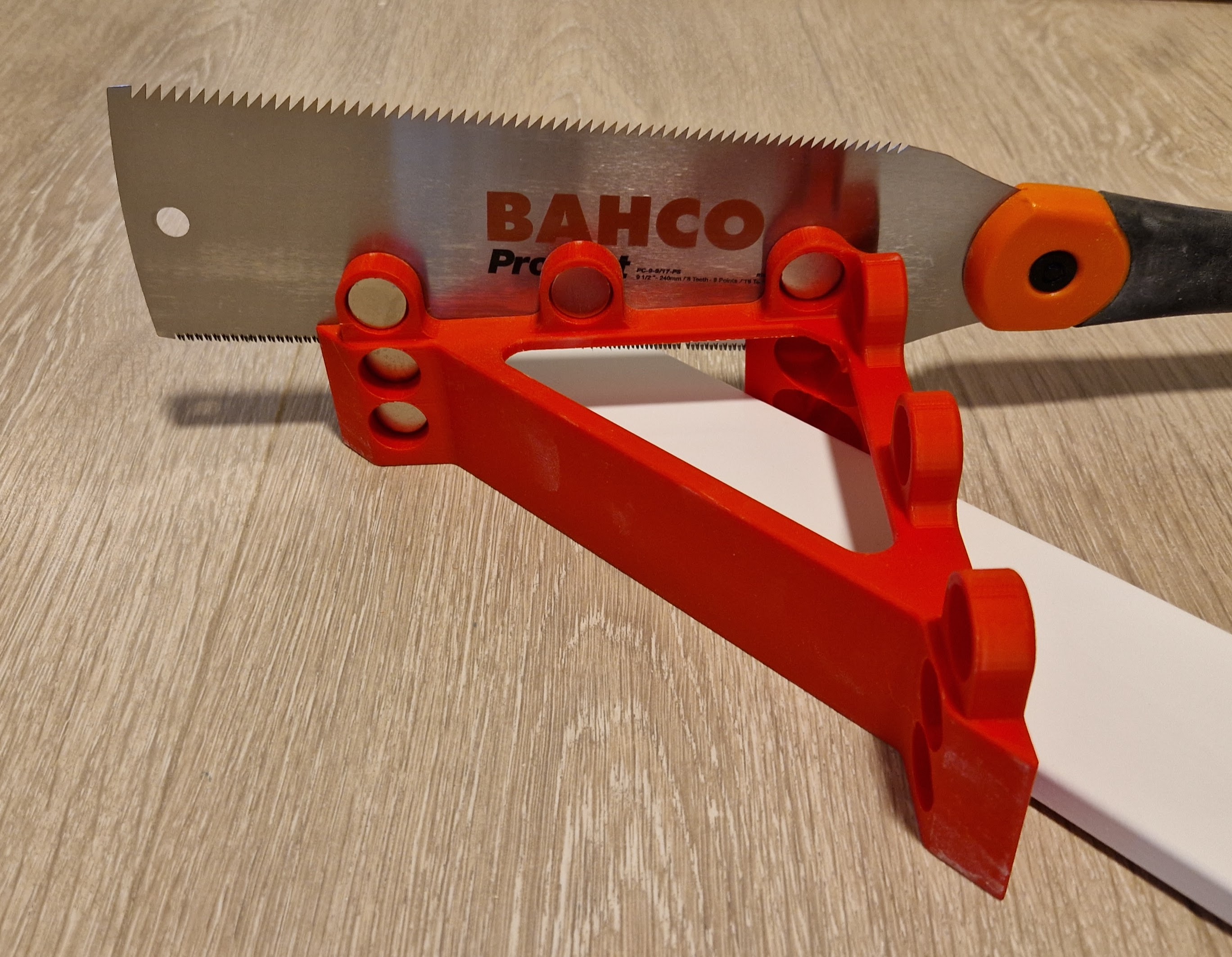 45 deg magnetic saw guide