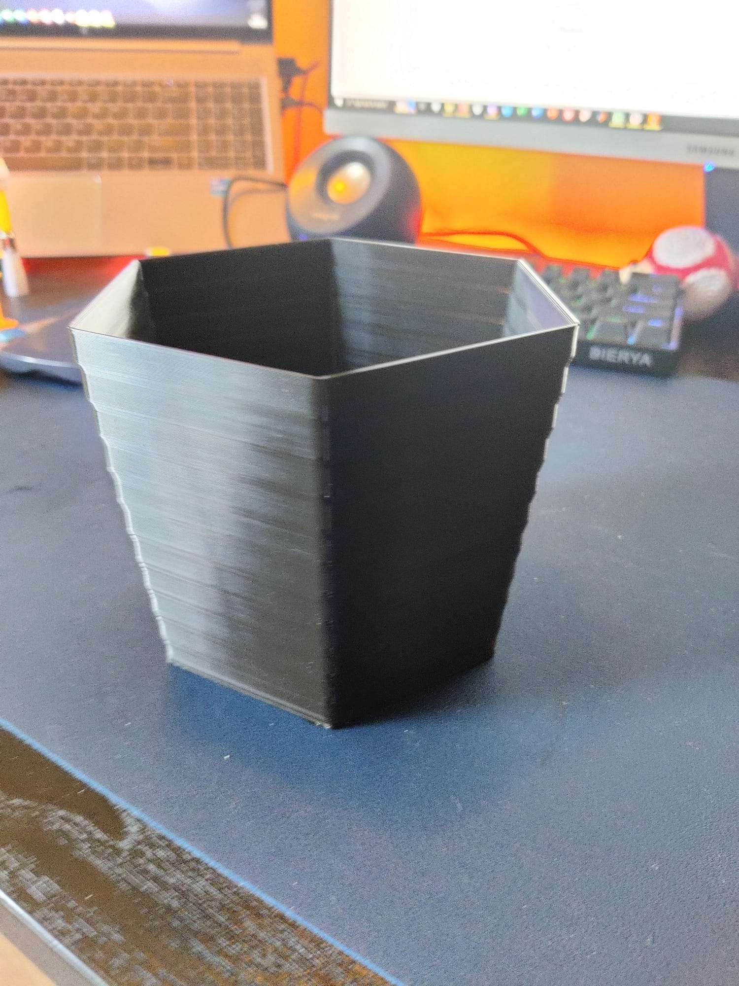 Plantpot hexagon