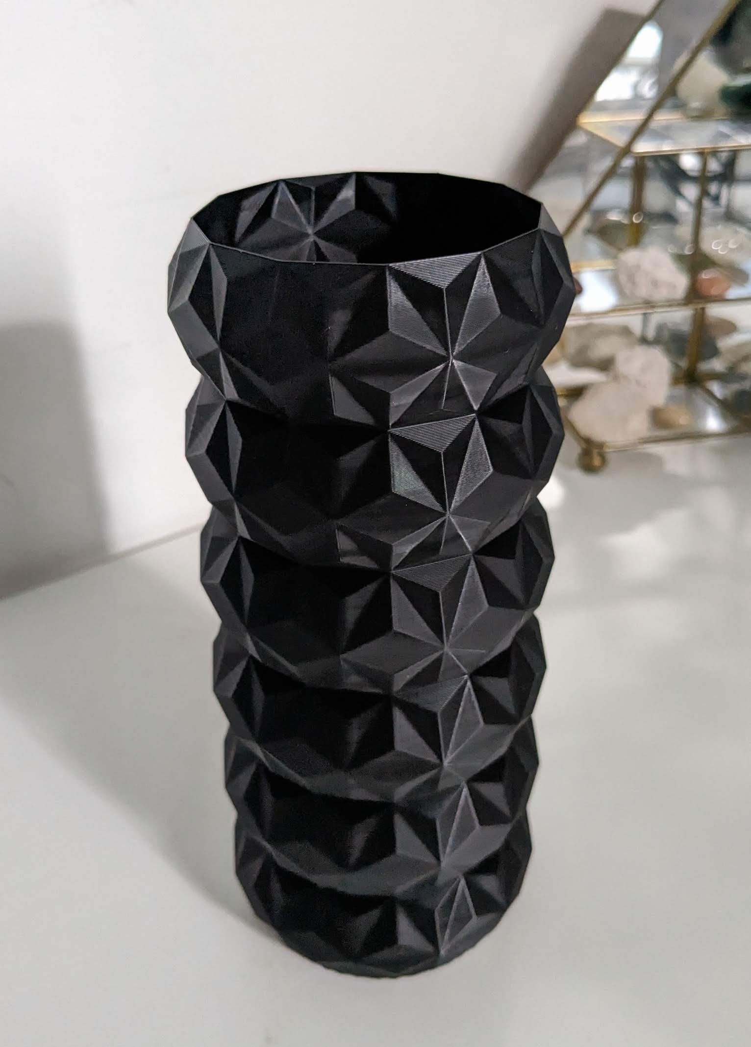 Low poly Vase "off road tire"