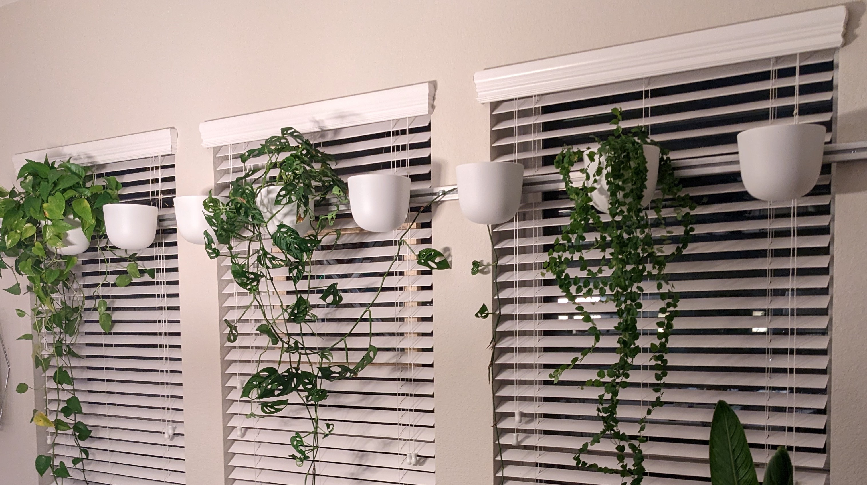 DWR Story Planter wall mount adapter to 40-series aluminum extrusion