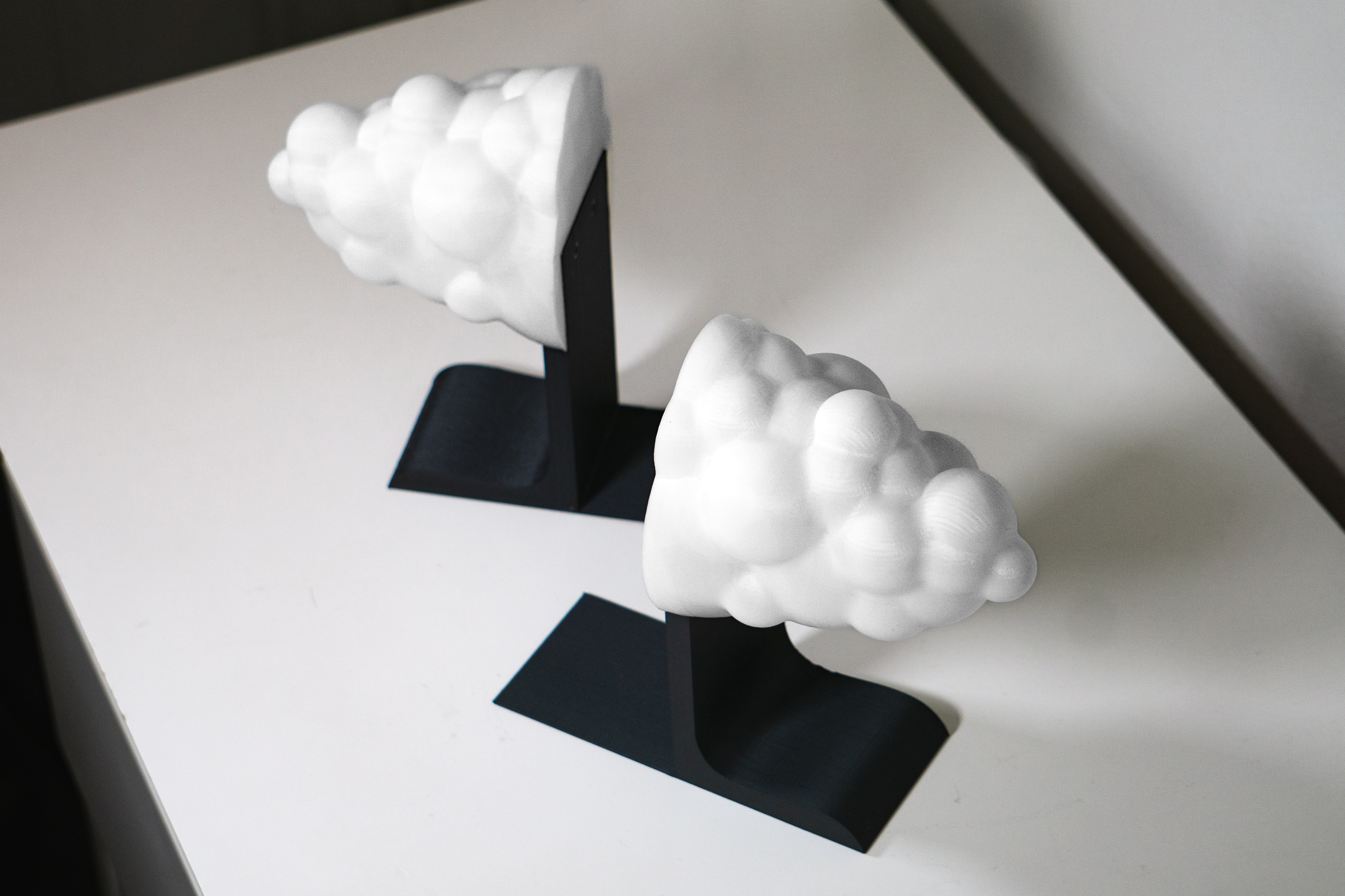 Miniatura 2 do modelo 3D Floating Cloud Bookend v2 Easy Print