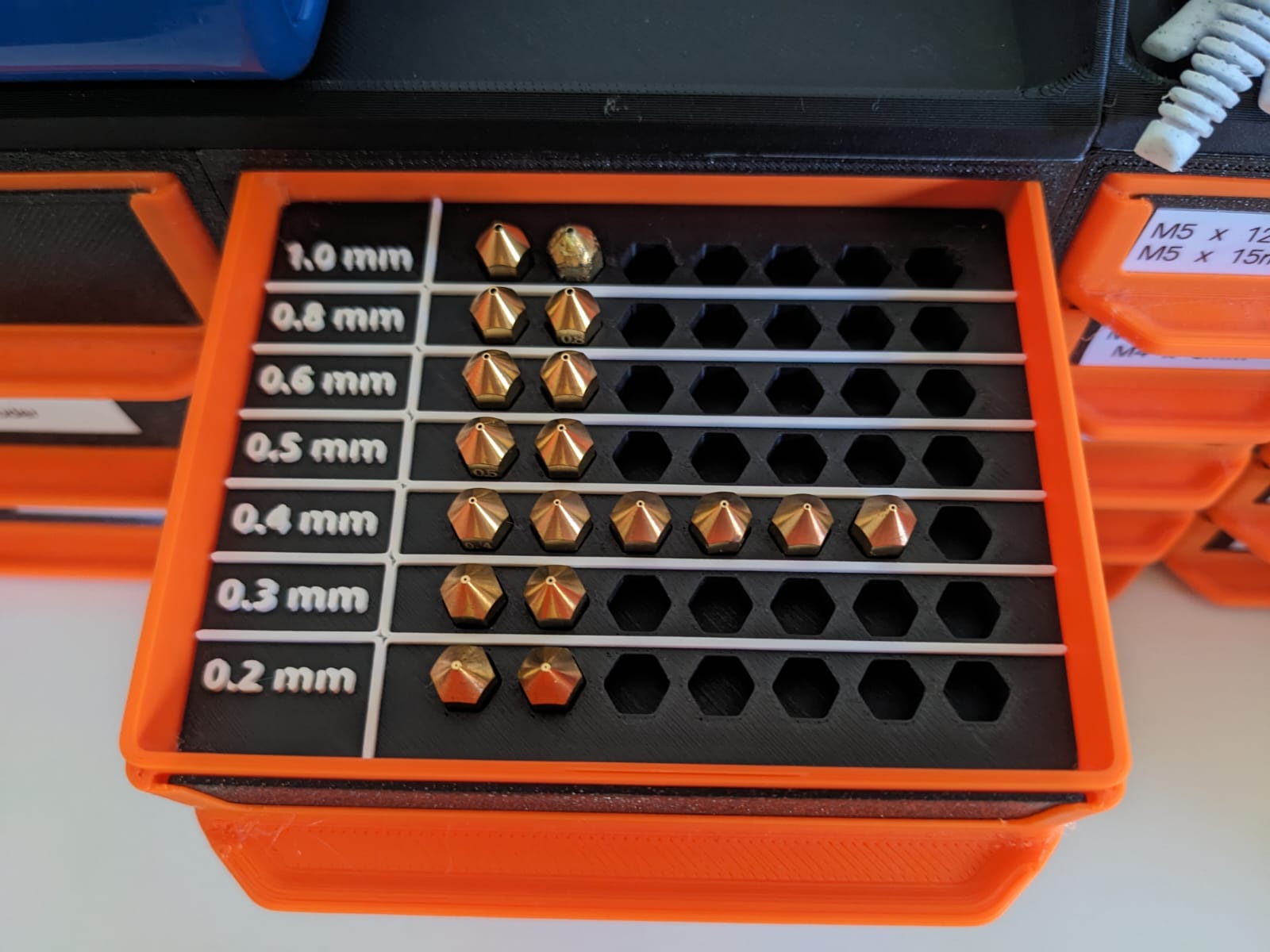 Nozzle tray insert for Modular shelving system