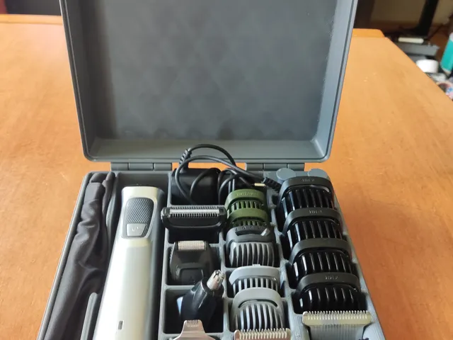 Lidded box for Philips 7000 series shaver (MG7736/15)