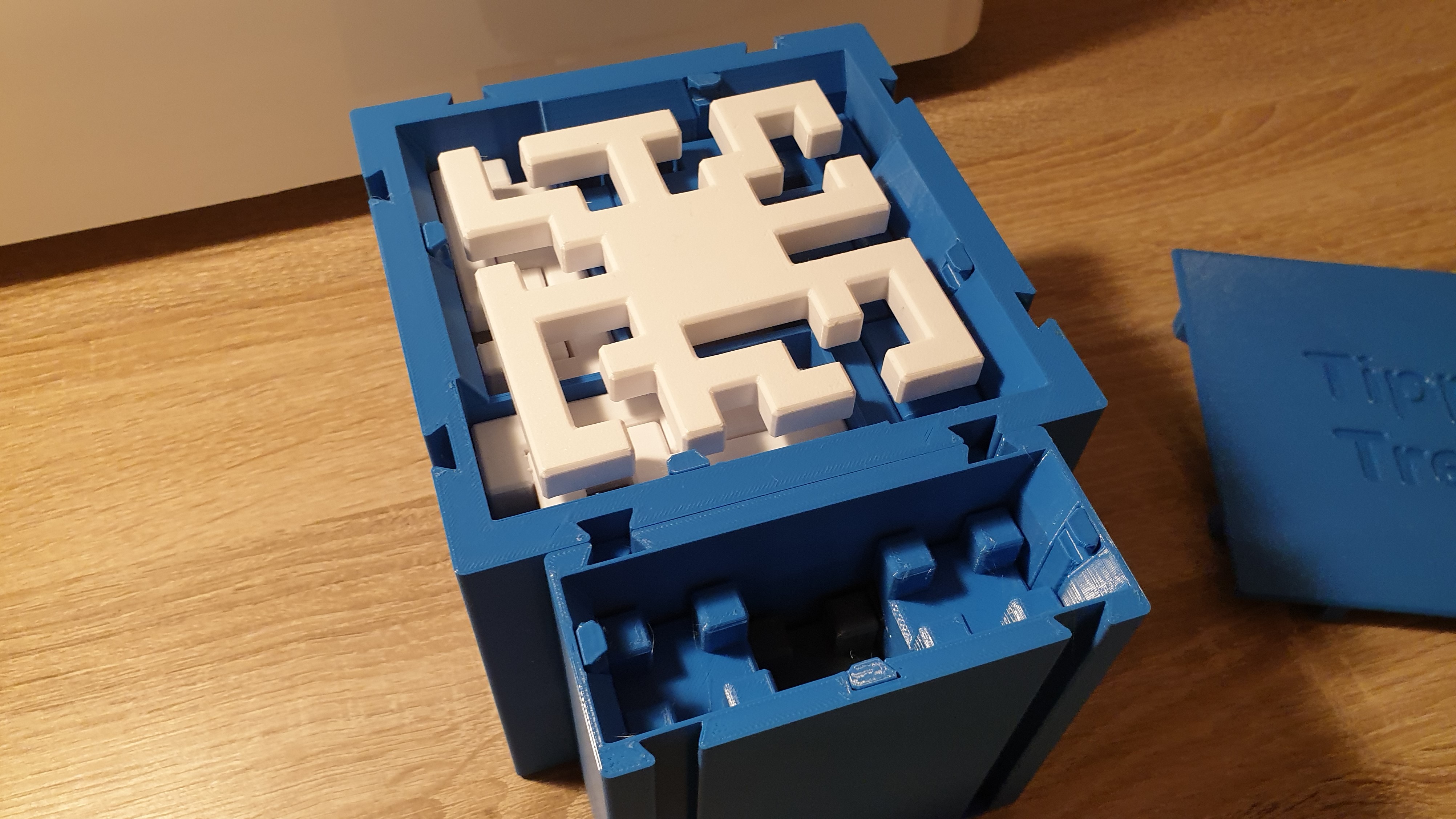 Tippi Tree Expandable case V1