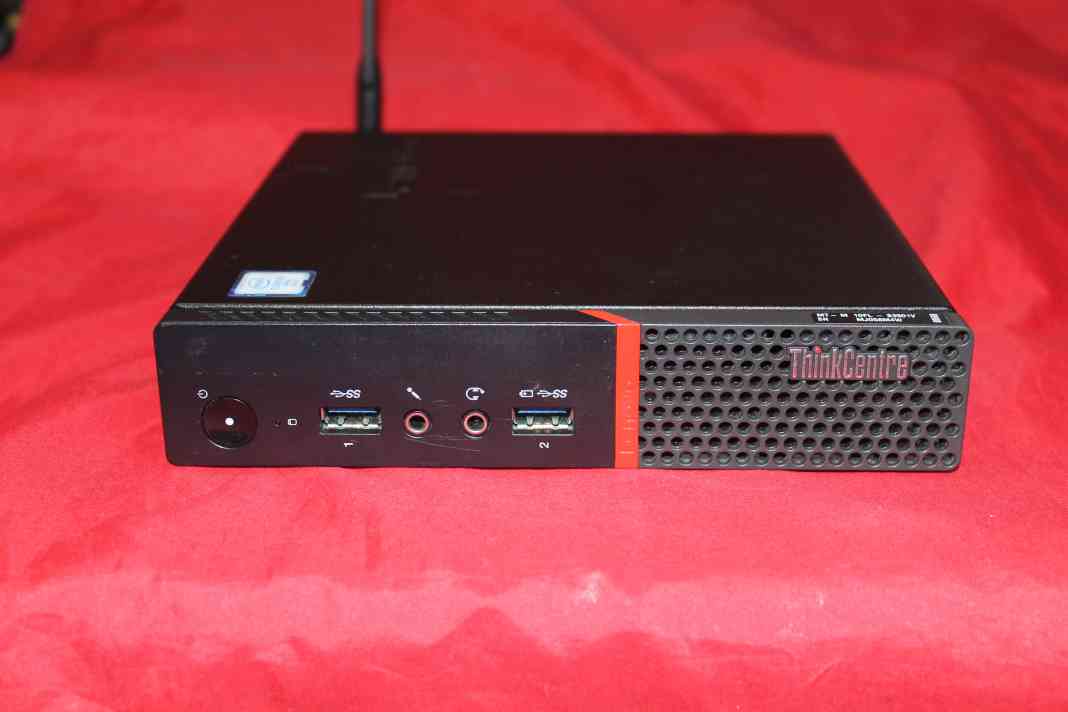 Vertical stand for a Lenovo ThinkCentre M900 "Tiny" computer
