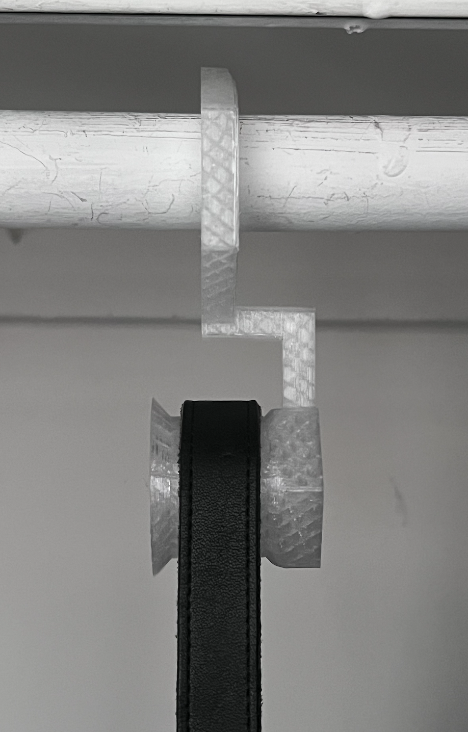 Purse hanger (for leather straps)