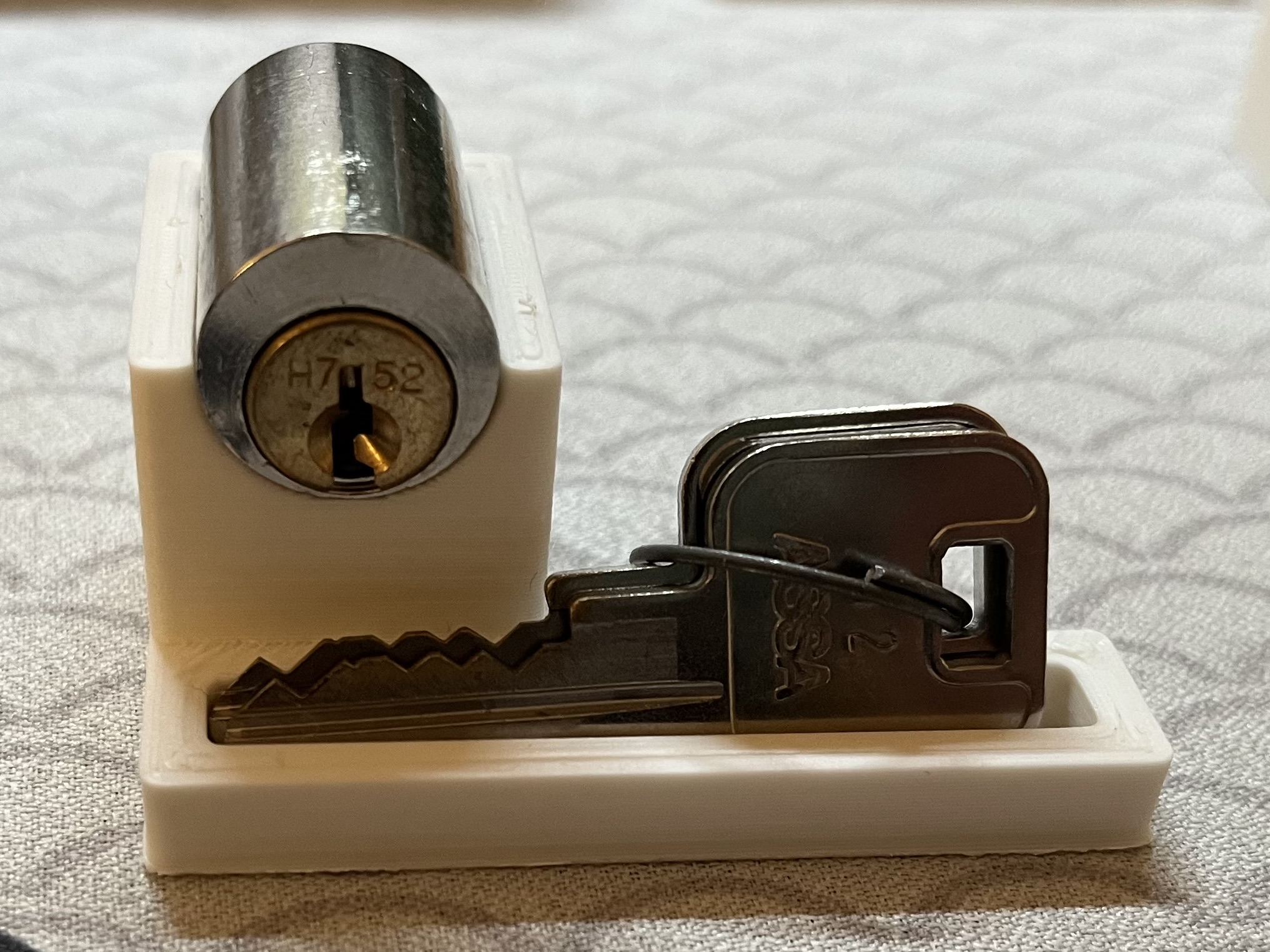 ASSA H7 52 Lock Stand