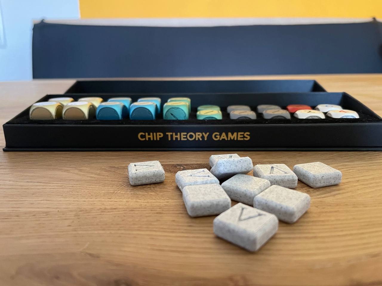 Hoplomachus Alloy Dice Riser