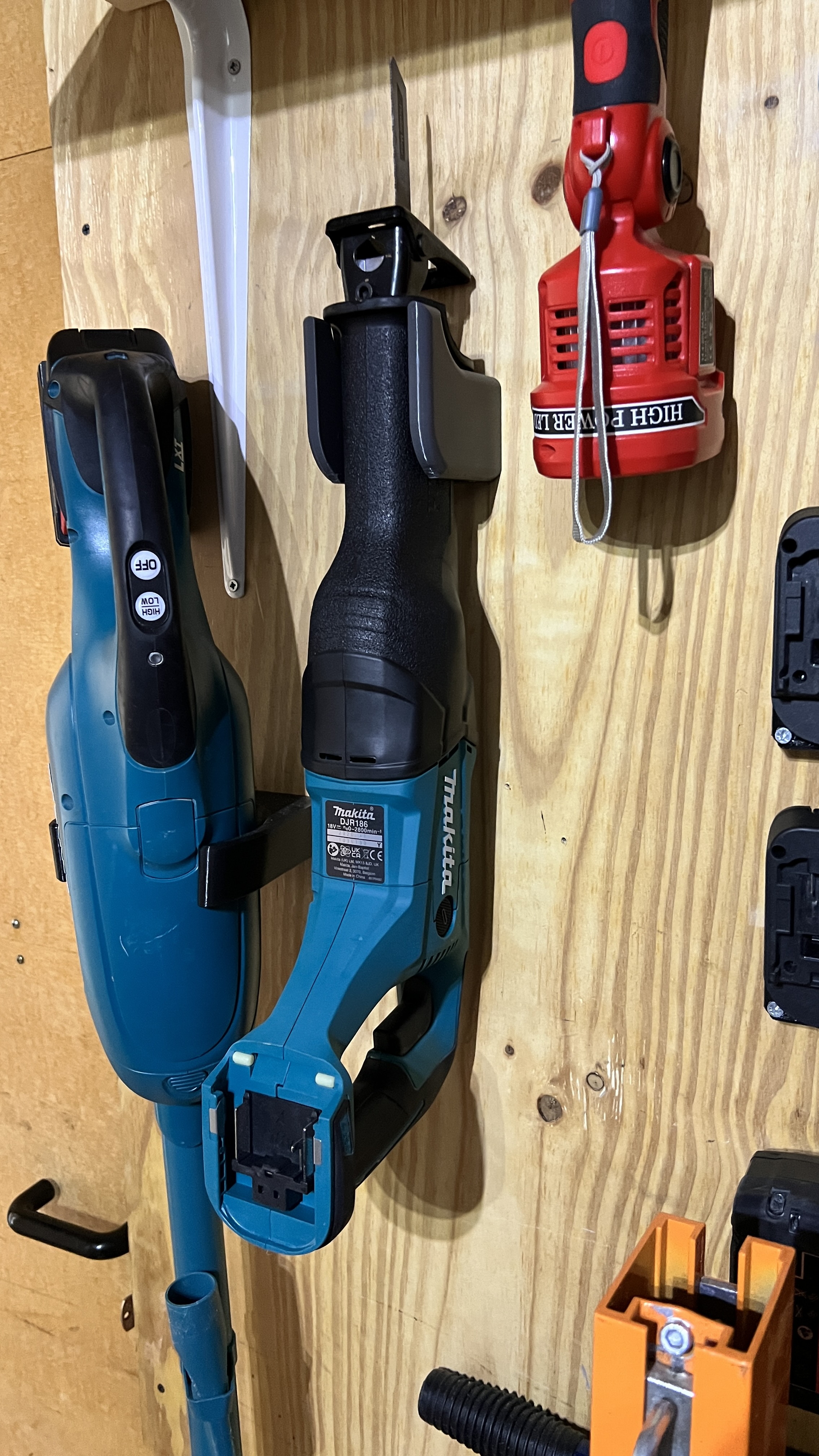 Makita reciprocating saw mount