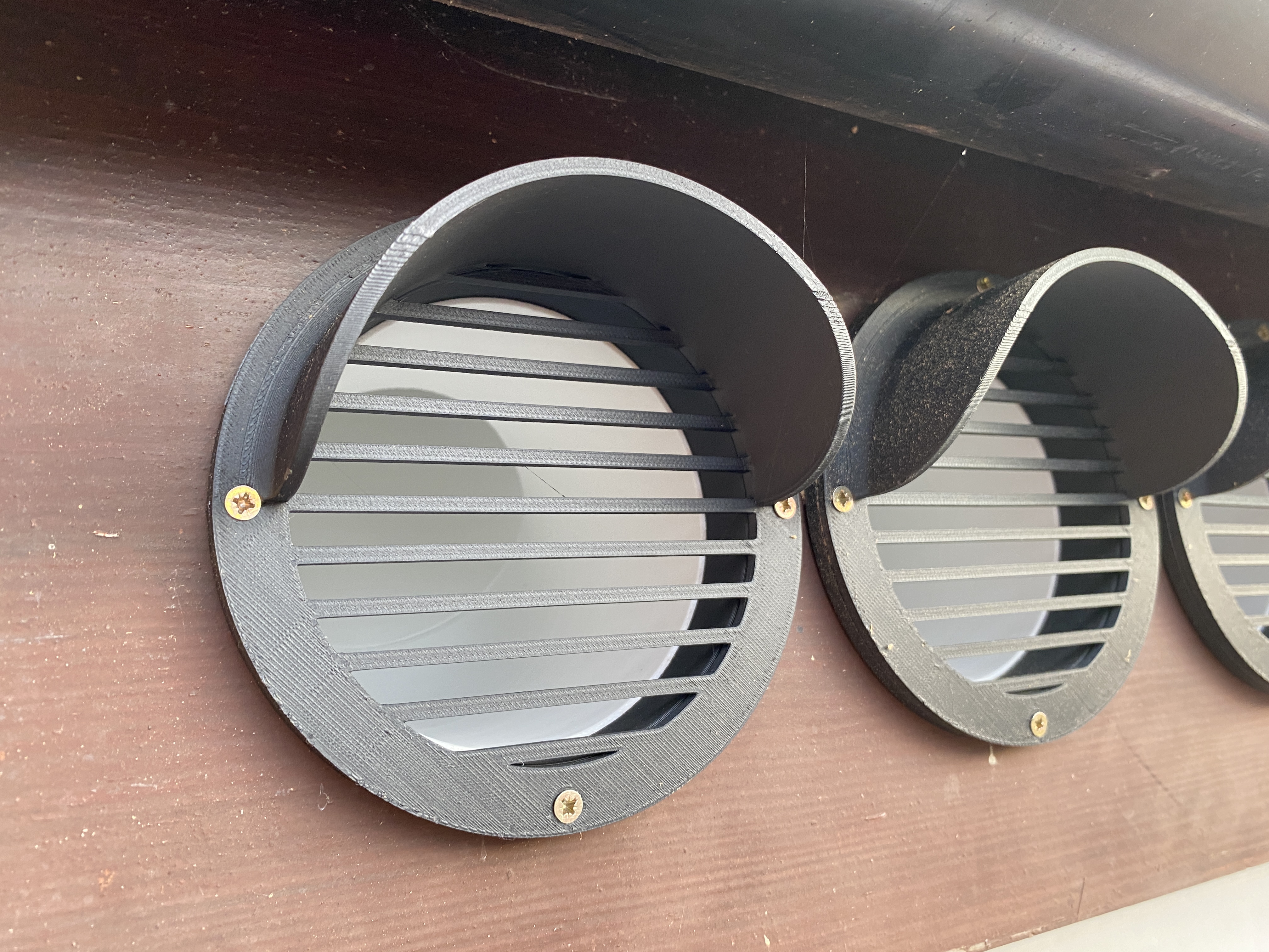 Extractor outlet