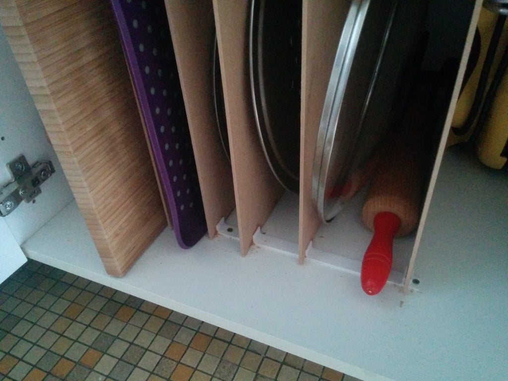 Rangement vertical de placard