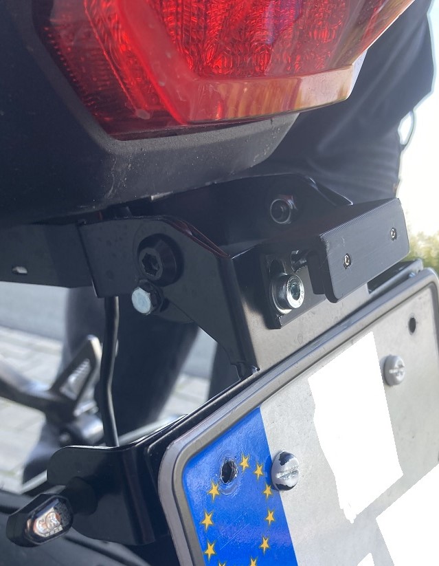 Träger Kennzeichenbeleuchtung z.B. Honda Hornet 750