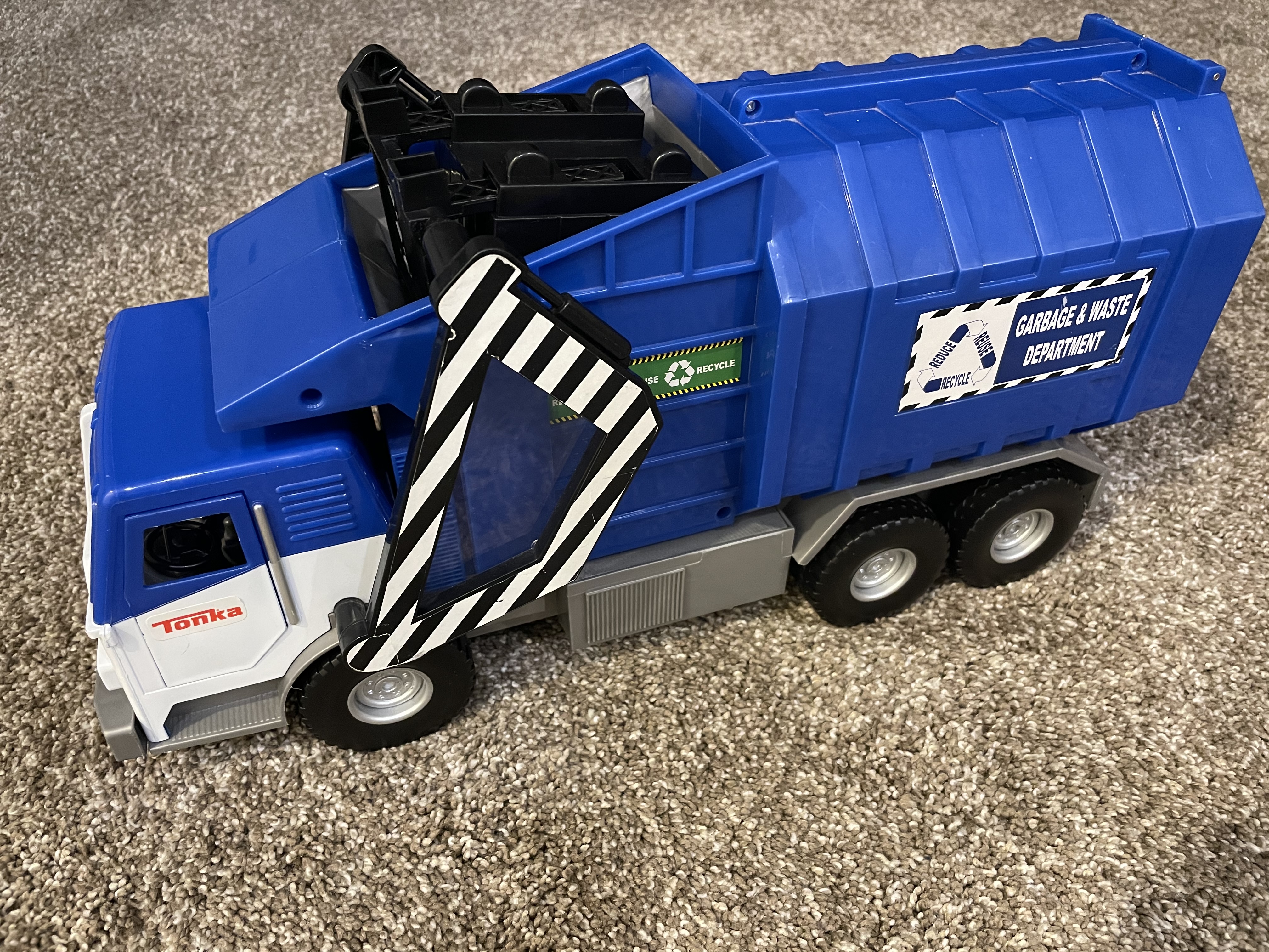 Blue tonka store garbage truck