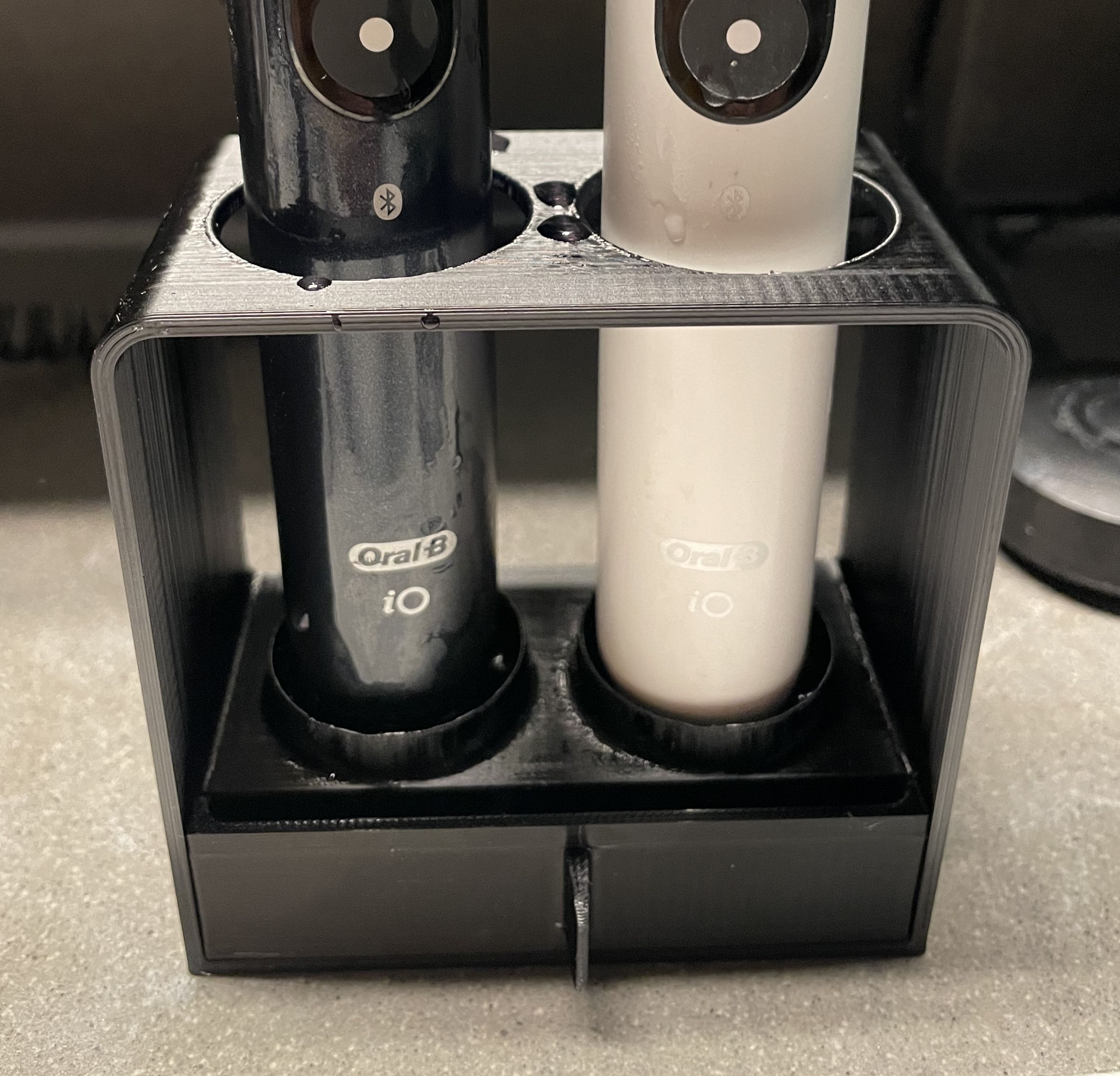 Electric toothbrush stand with drip tray by Allan Mertner Download free STL model