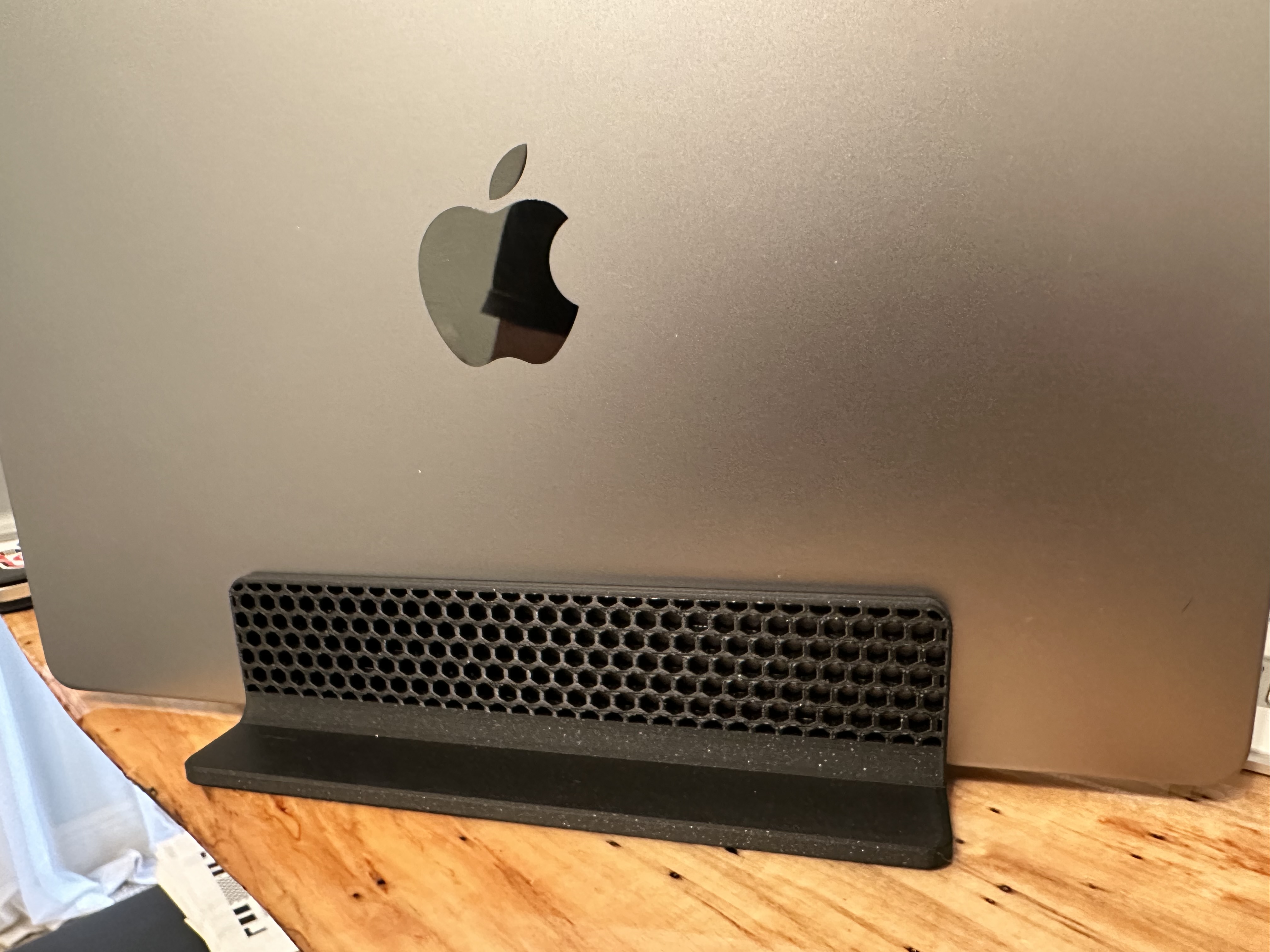 Universal Parametric Vertical Laptop Stand