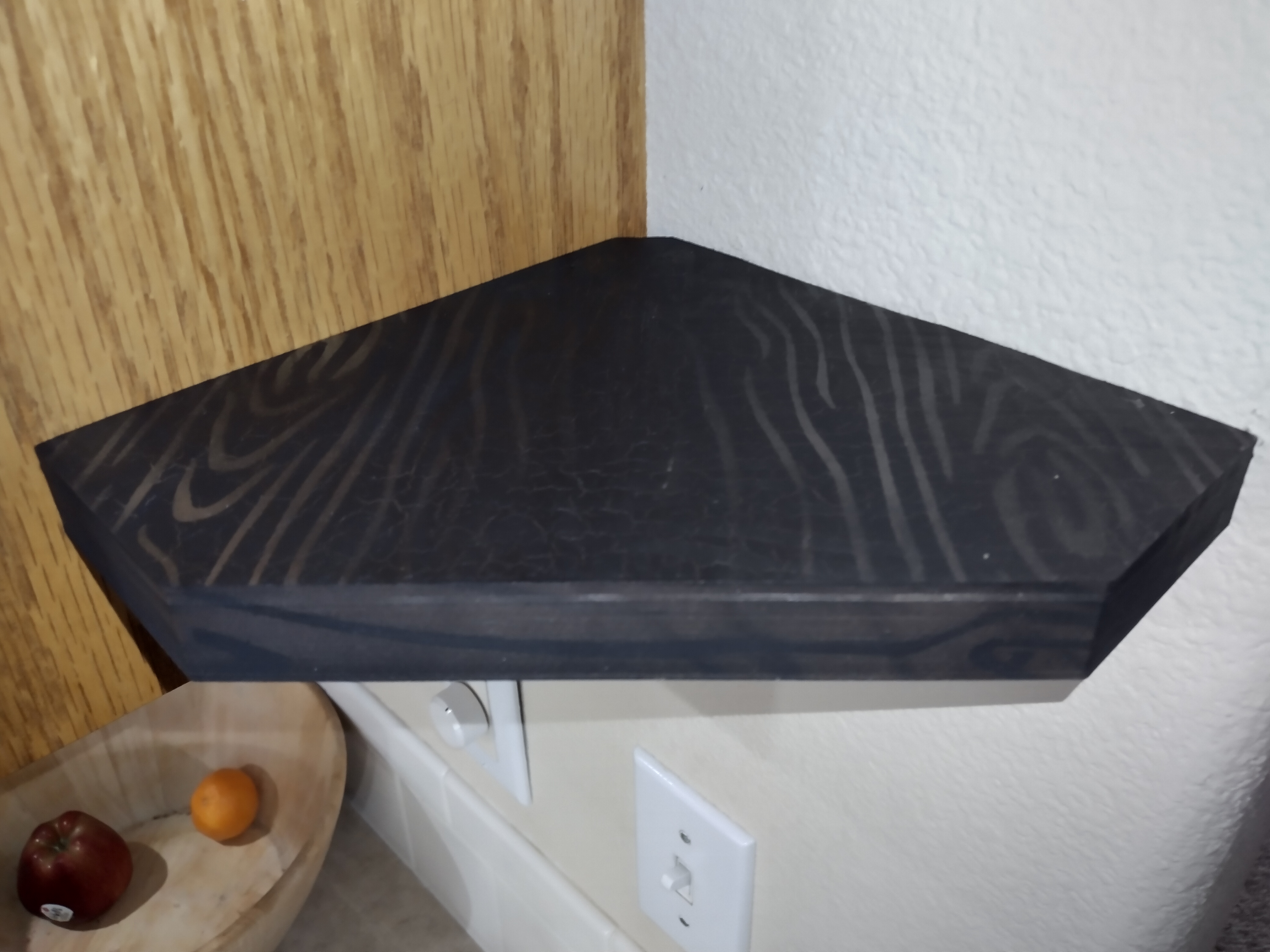Low-poly Corner Shelf
