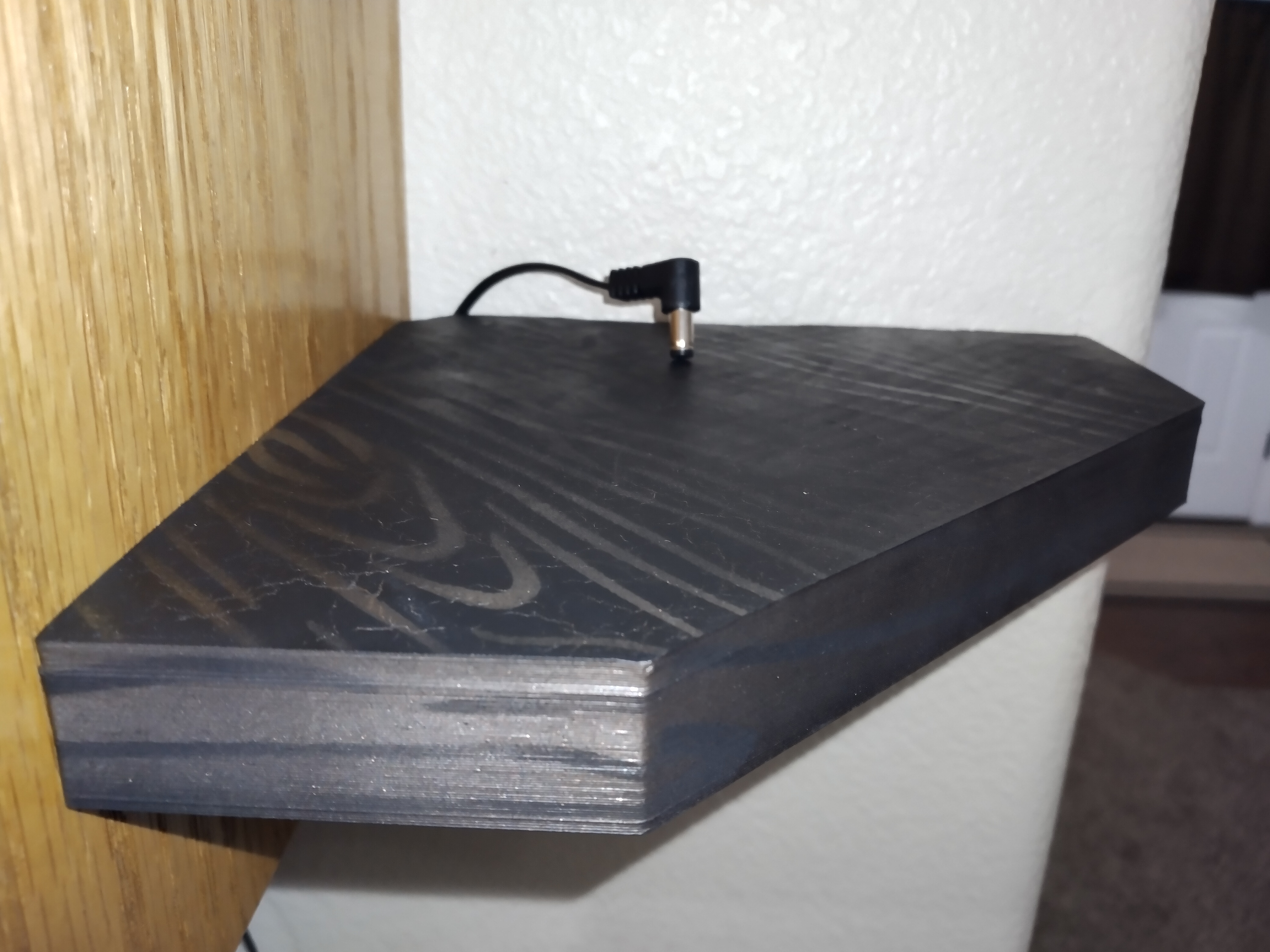 Miniatura 4 do modelo 3D Low-poly Corner Shelf
