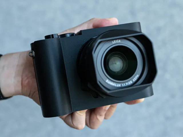 Leica Q3 Grip Cover