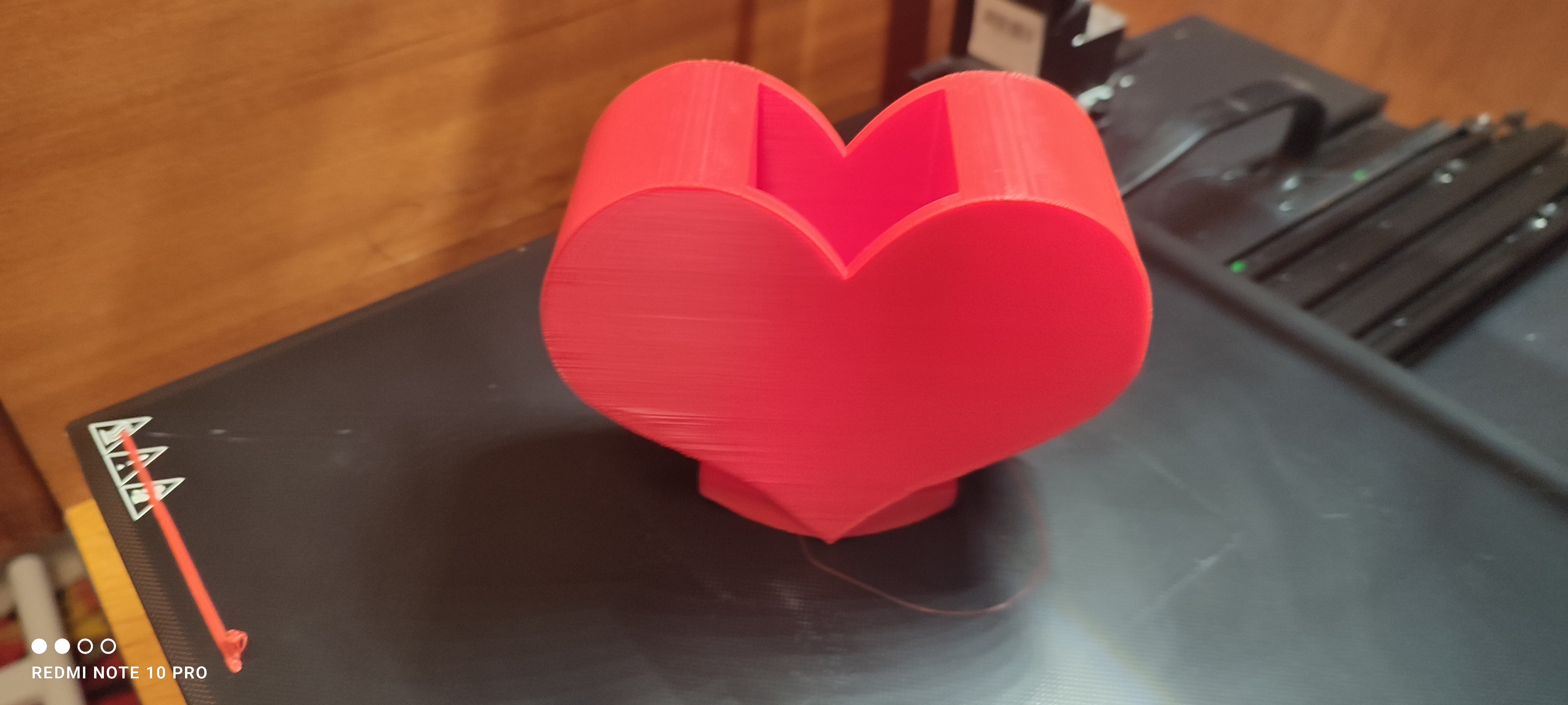 Stifthalter in Herzform / Heart shaped pen holder