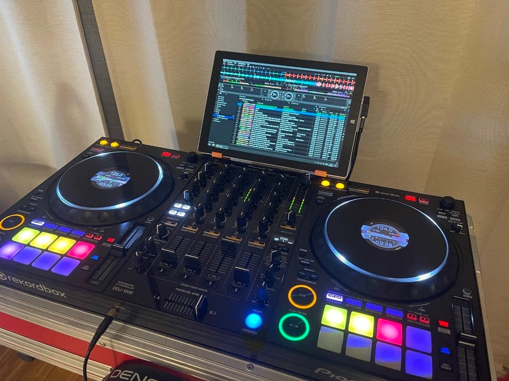 Tablet mount for Pioneer DDJ-1000