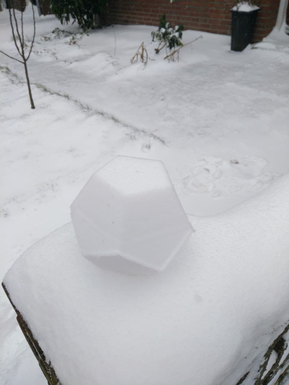 Miniatura 2 do modelo 3D Dodecahedron snowball maker