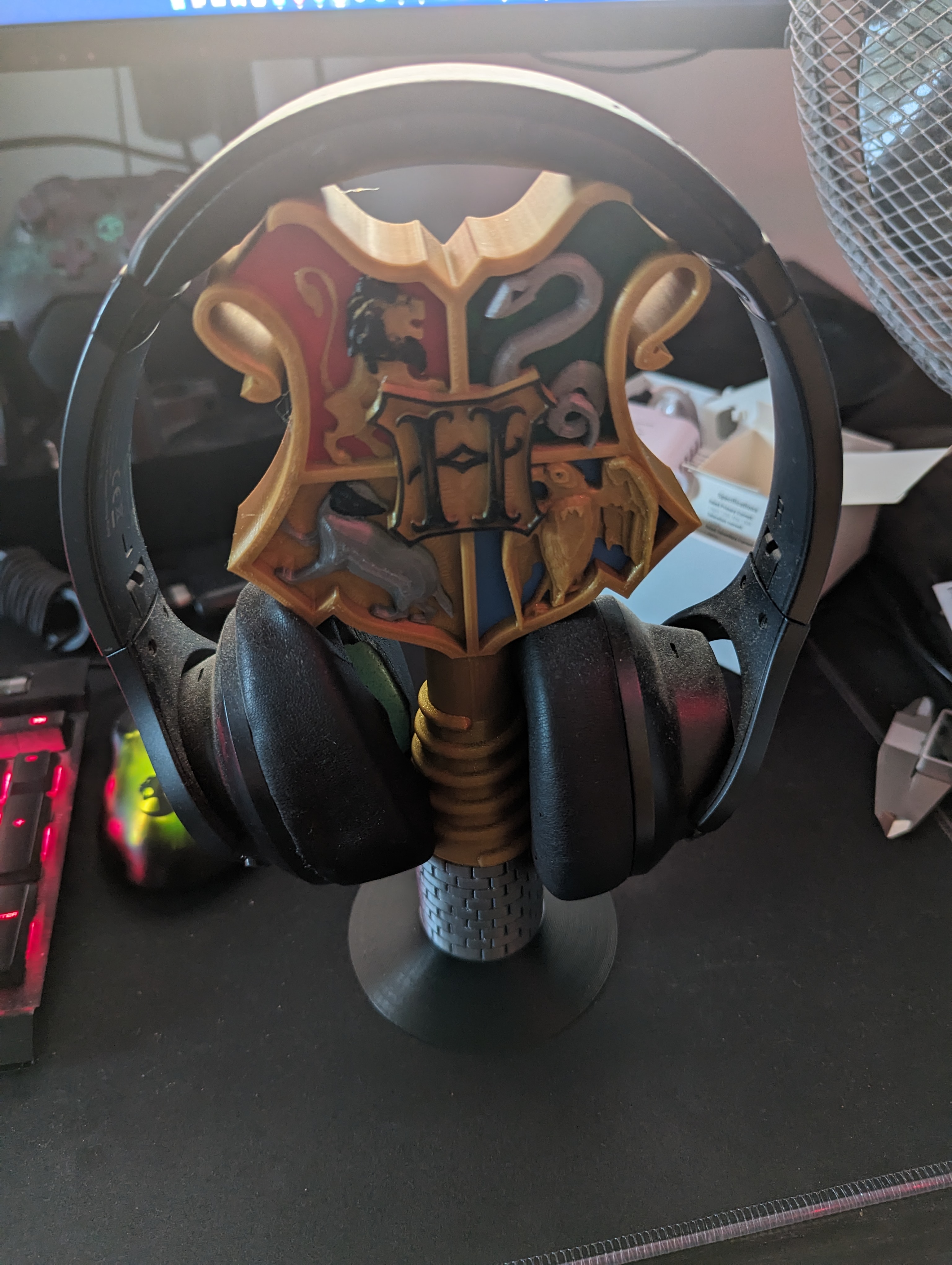 Remix Hogwarts Headphone Holder