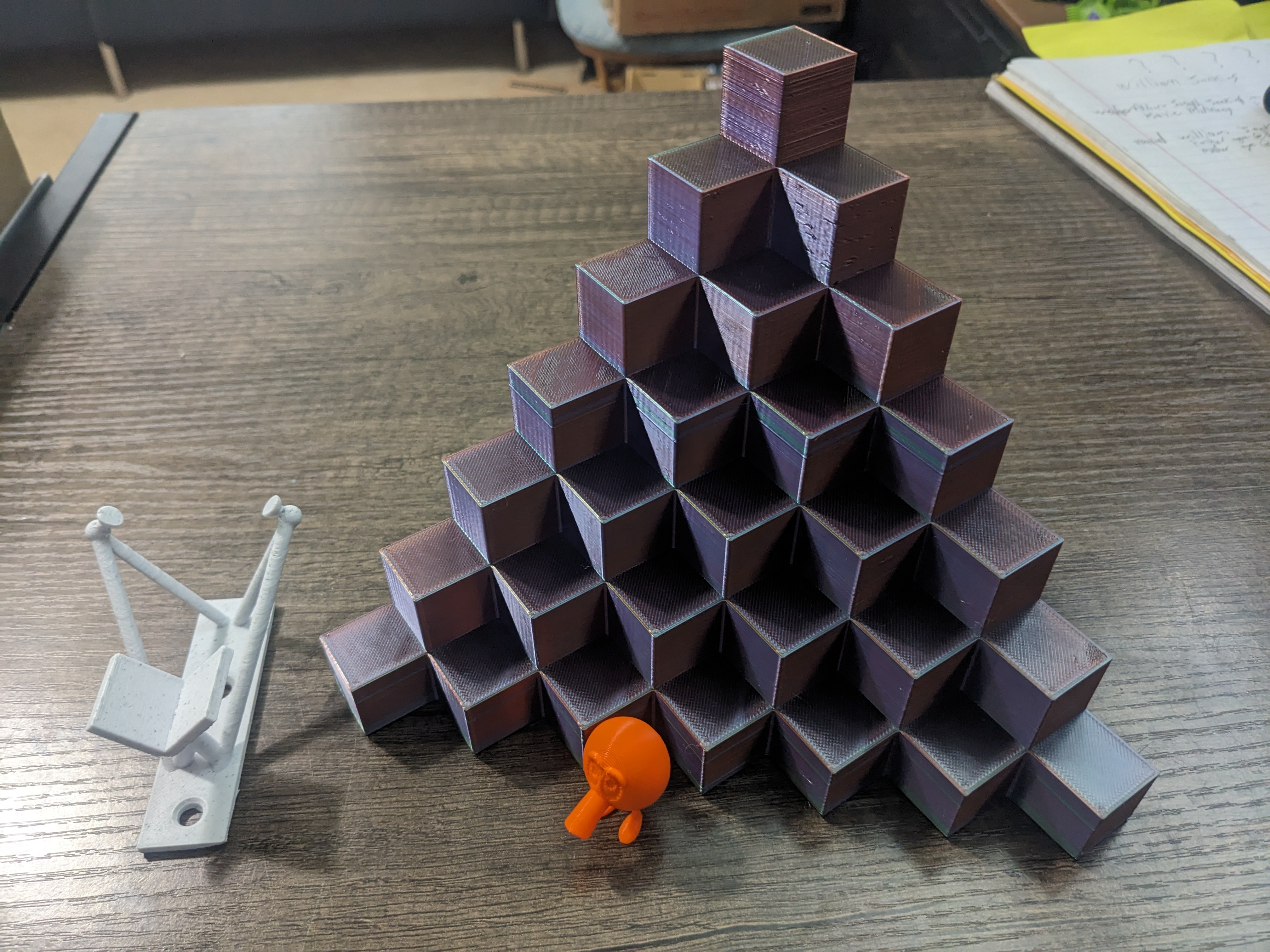 Miniatura 2 do modelo 3D Qbert and pyramid