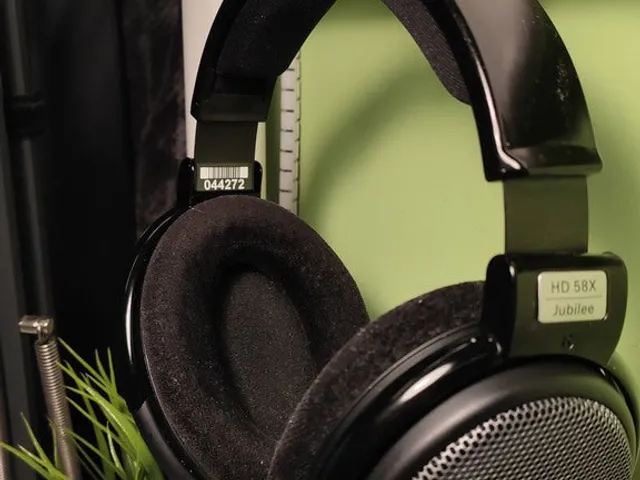 Headphone holder for IKEA beds