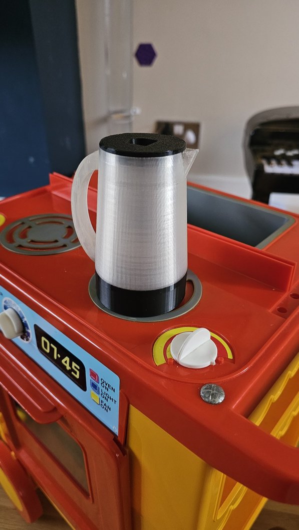 Small toy kettle & cups