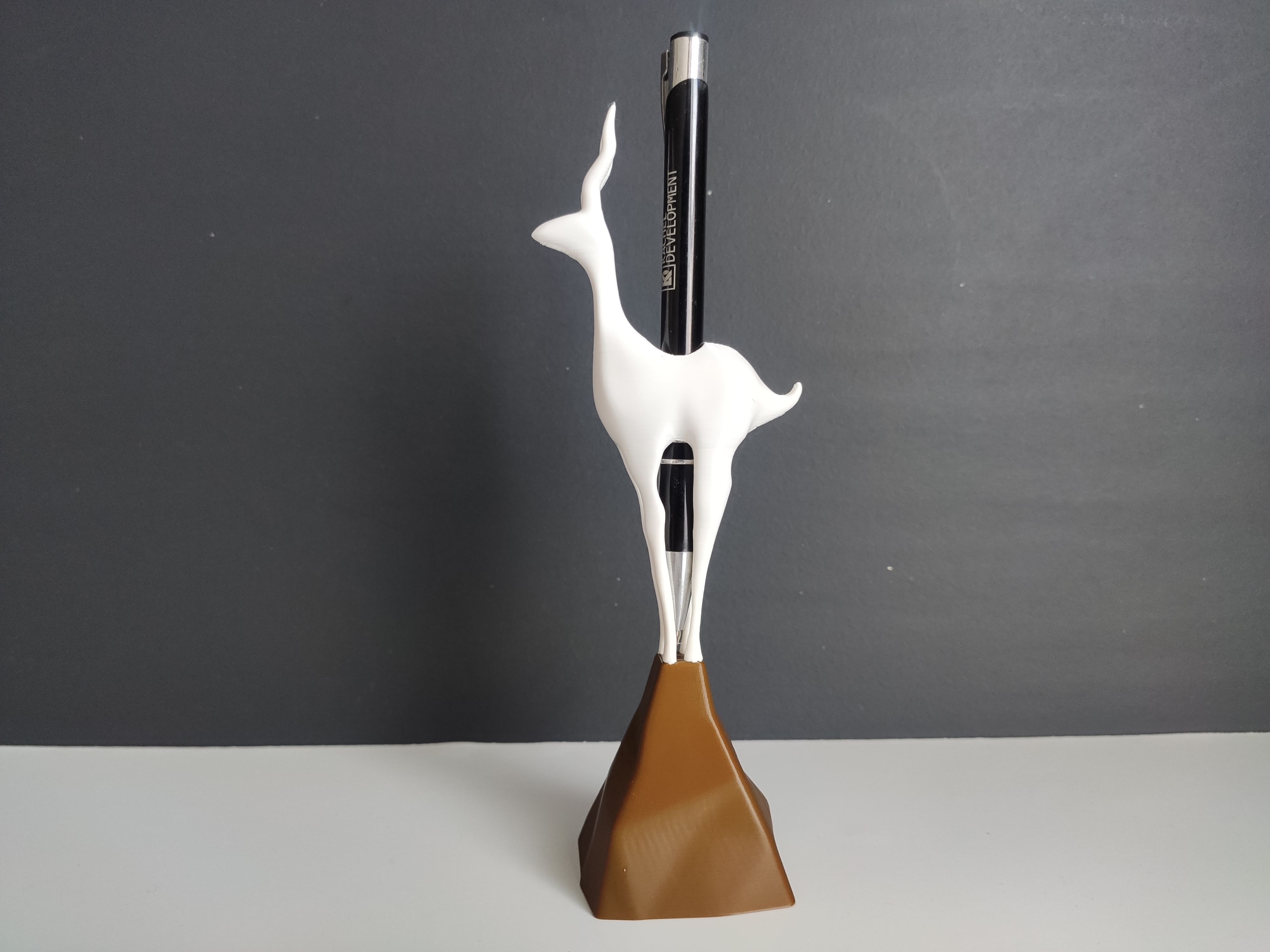 Gazelle pen stand