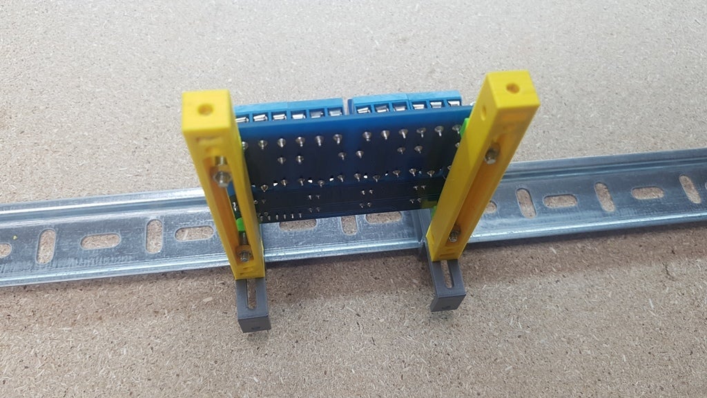 Miniatura 8 do modelo 3D Universal PCB DIN/Desktop adjustable holder