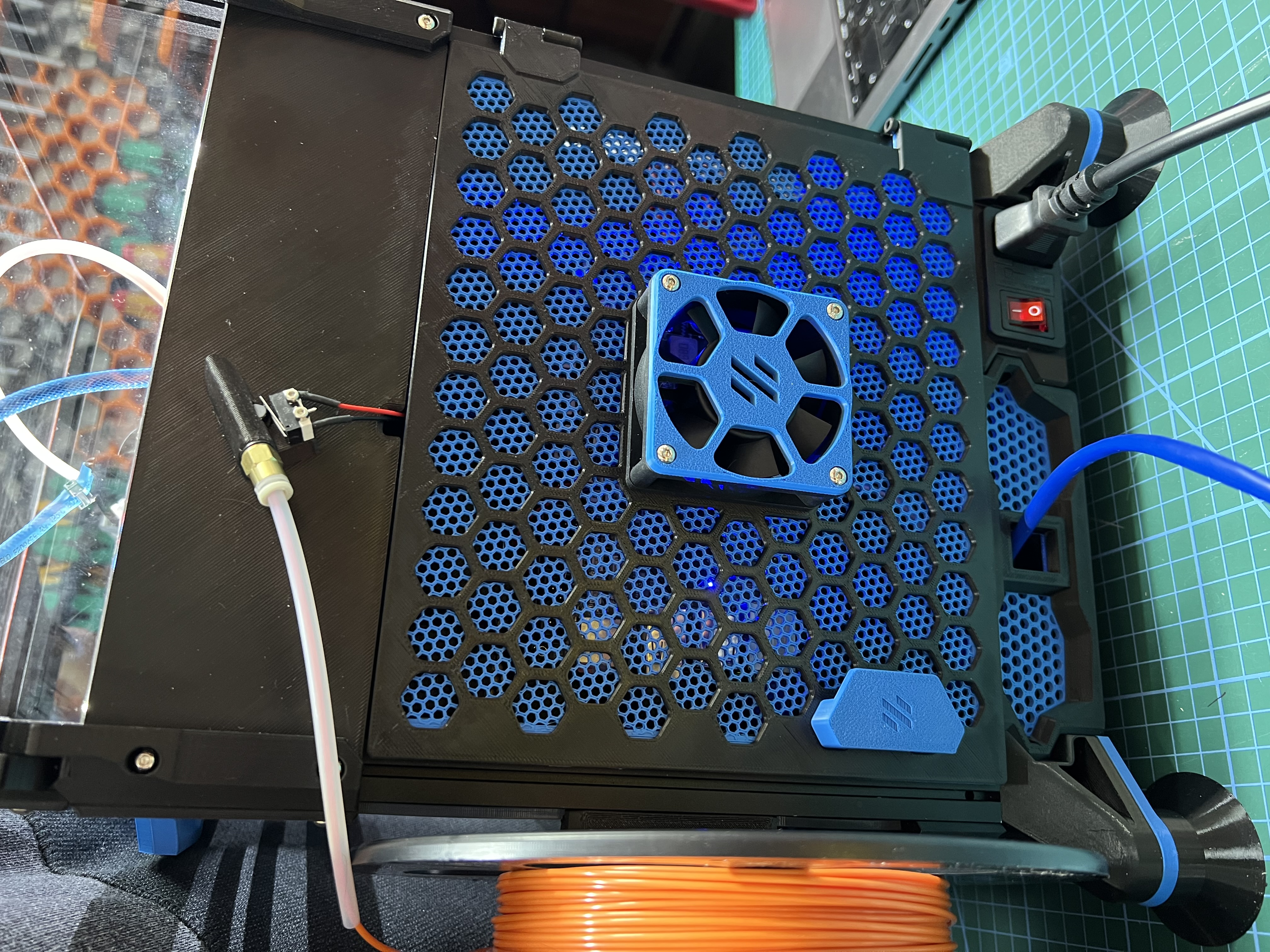 Voron V0 Hinged Rear Panel Hex Mesh - Remixed for FAN mounting