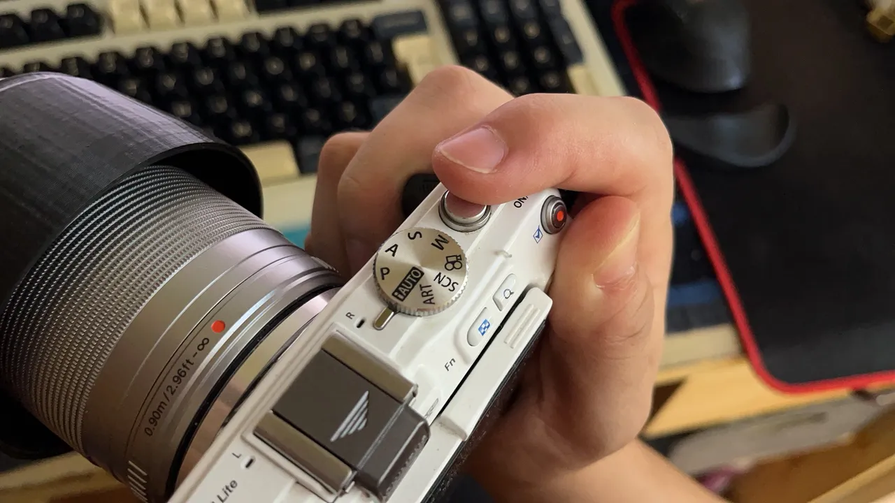 Olympus E-PL5 gripper by Jianjiesama | Download free STL model