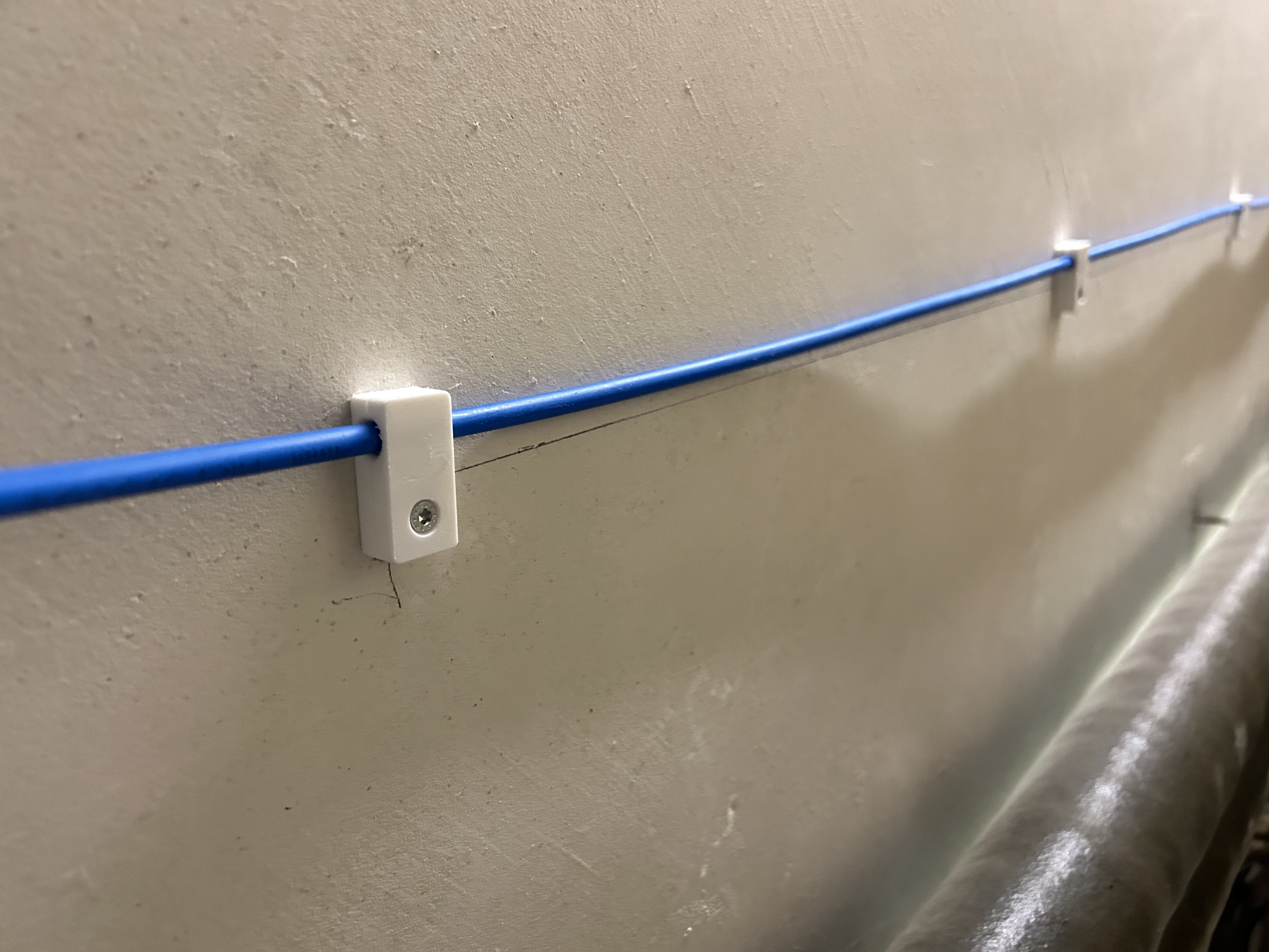 Fiber tube cable mount
