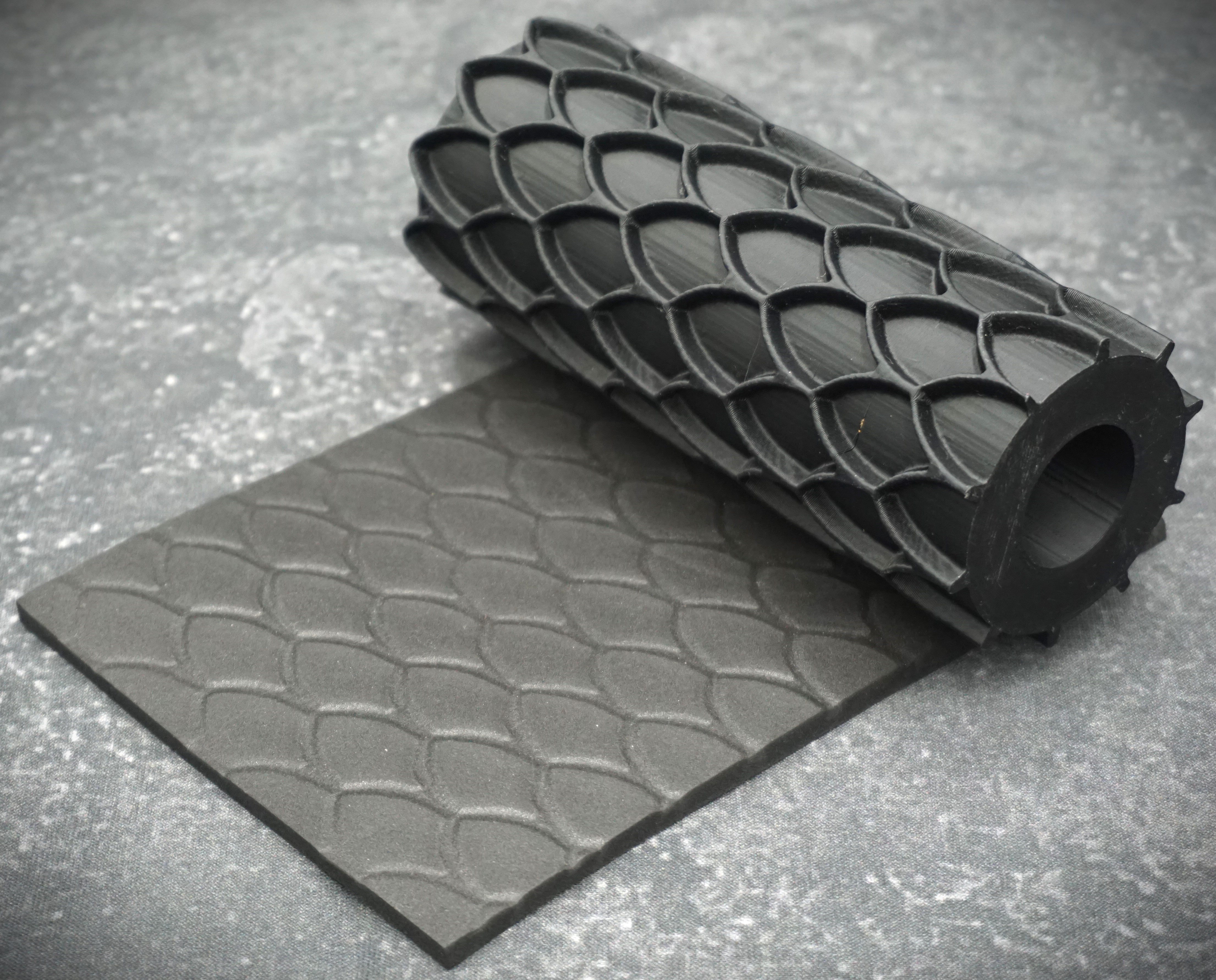 Textured Roll With Big Scale Pattern