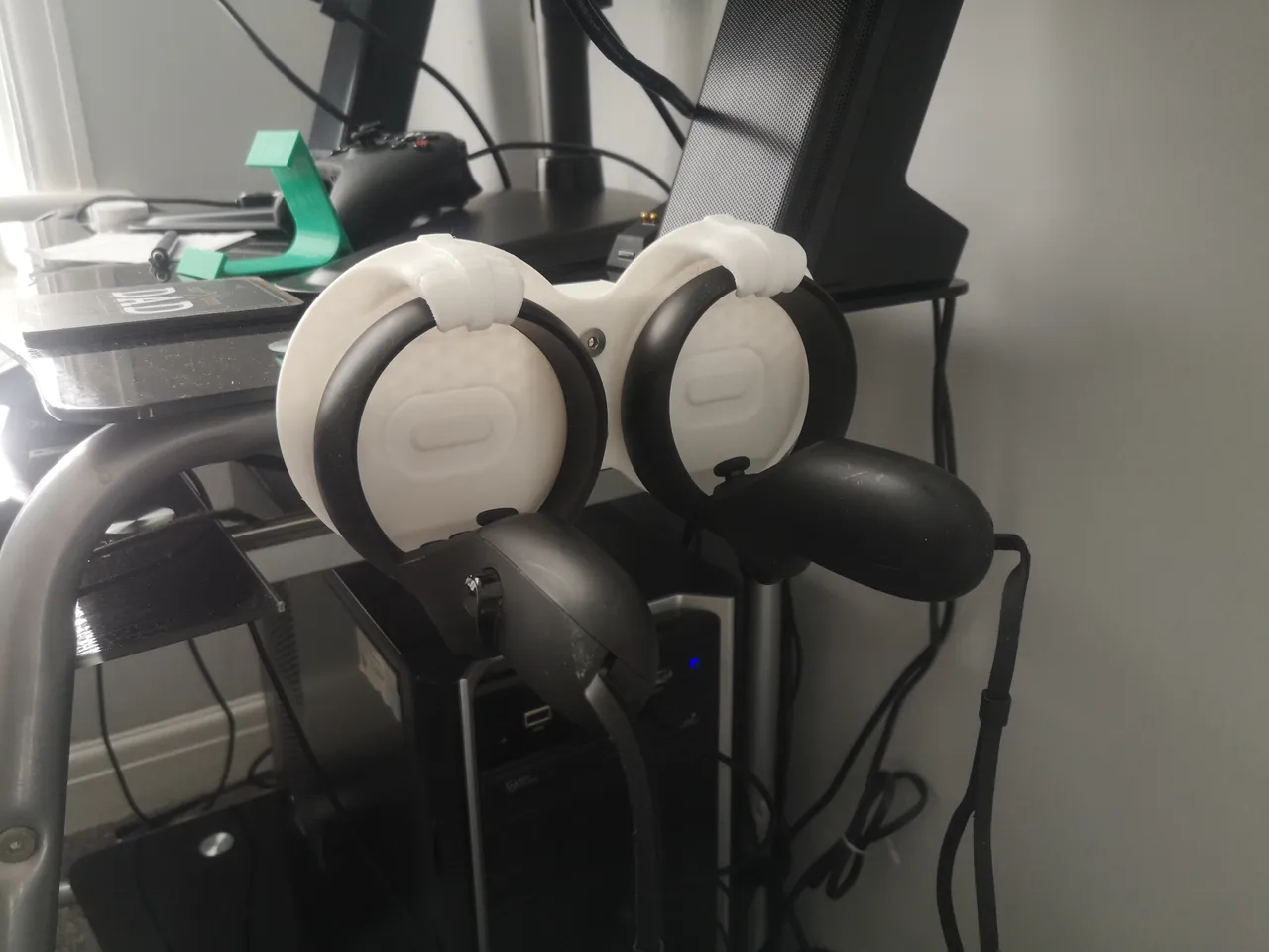 Oculus rift best sale headset wall mount