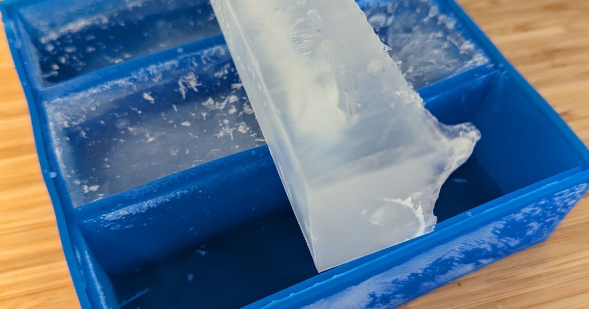 Large Ice Cubes Mold Tray by Rendoc Download free STL model