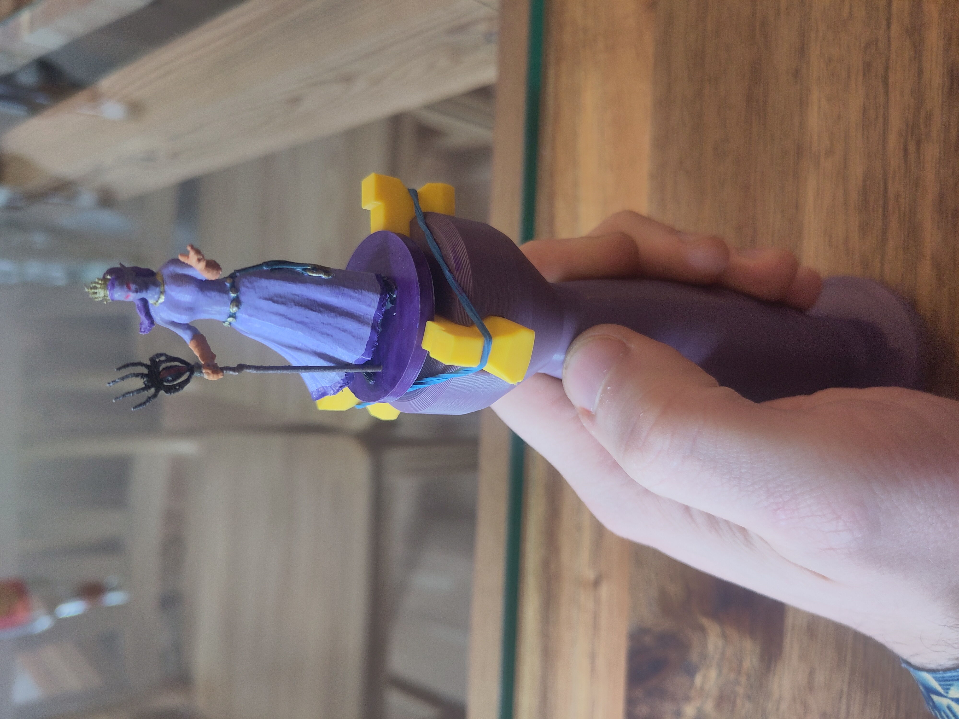 Handle for painting miniatures (fully parameterized)