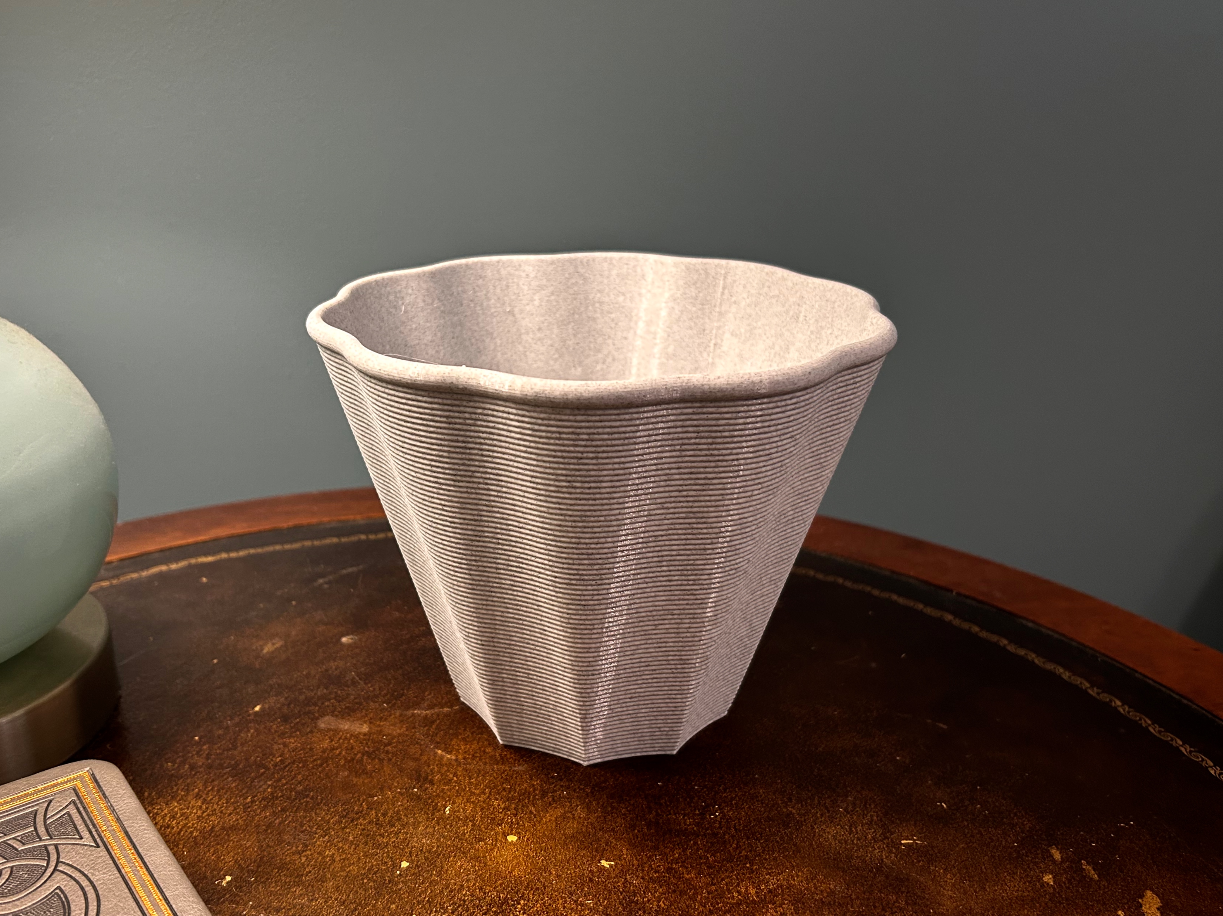 Simple and Modern Flowerpot