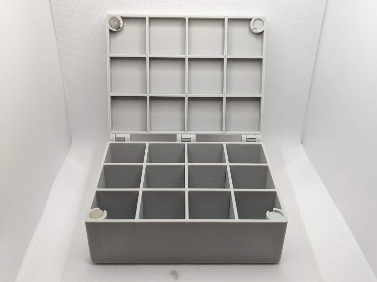Parametric Hinged Box With Dividers and Magnetic Closure