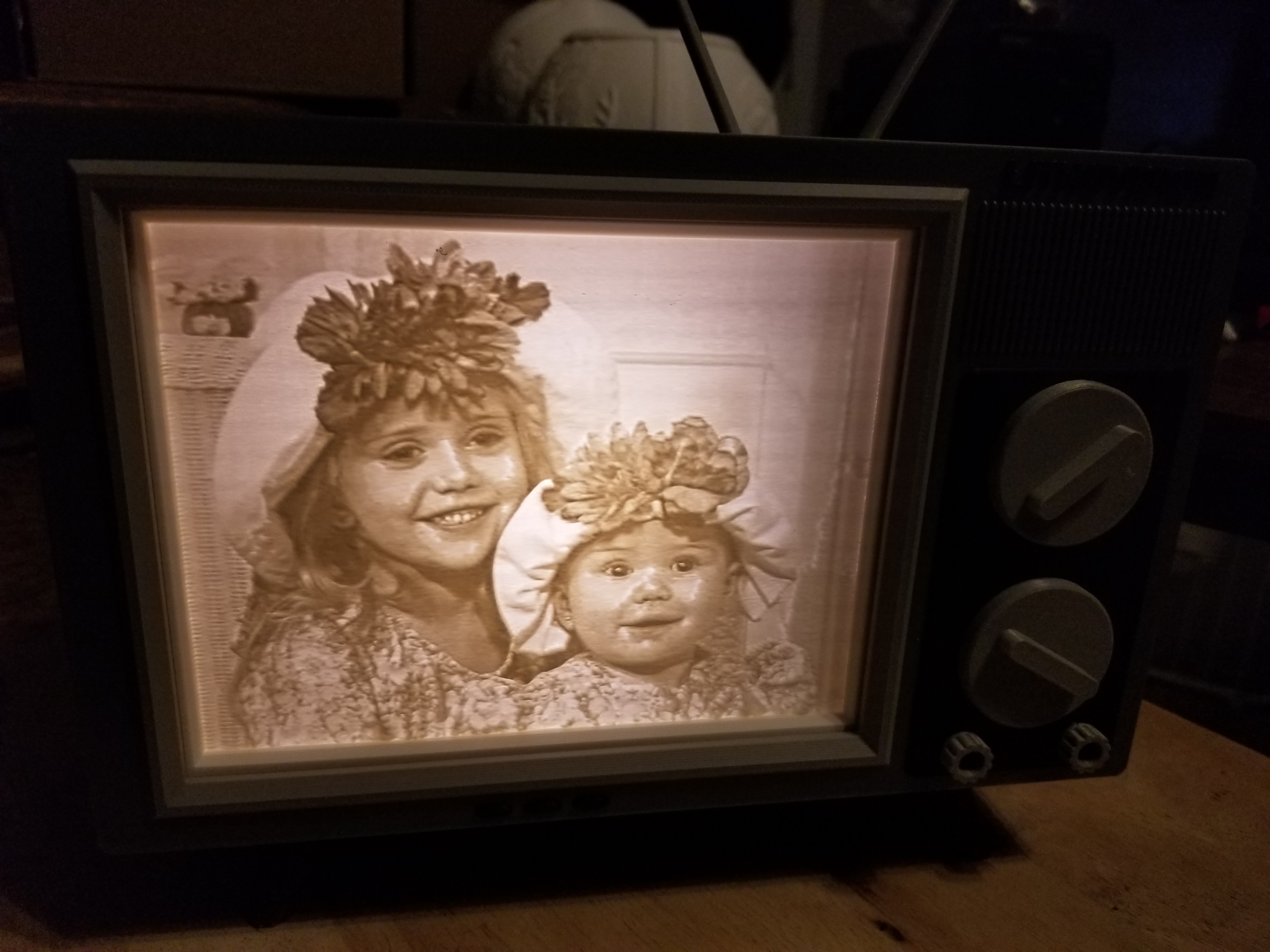 RETRO TUBE TV LITHOPHANE BOX