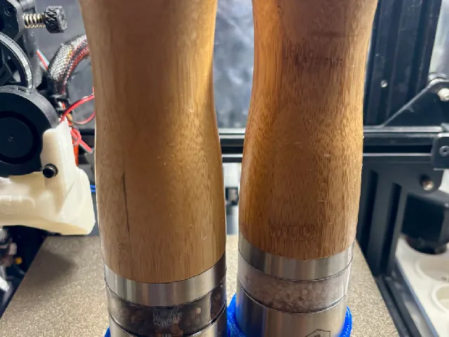 Salt & Pepper Grinders Holder