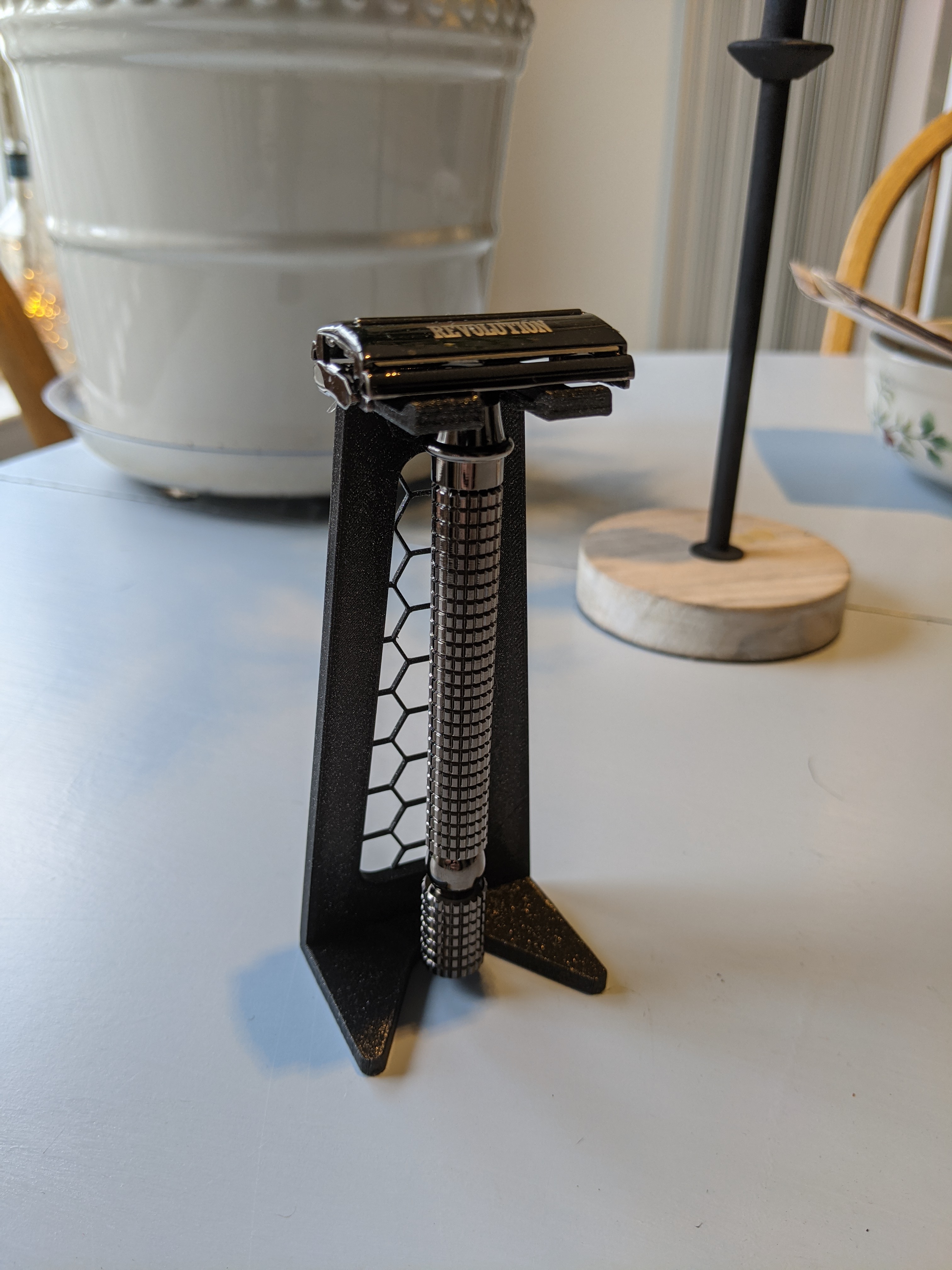 Safety Razor Stand with Hexagons