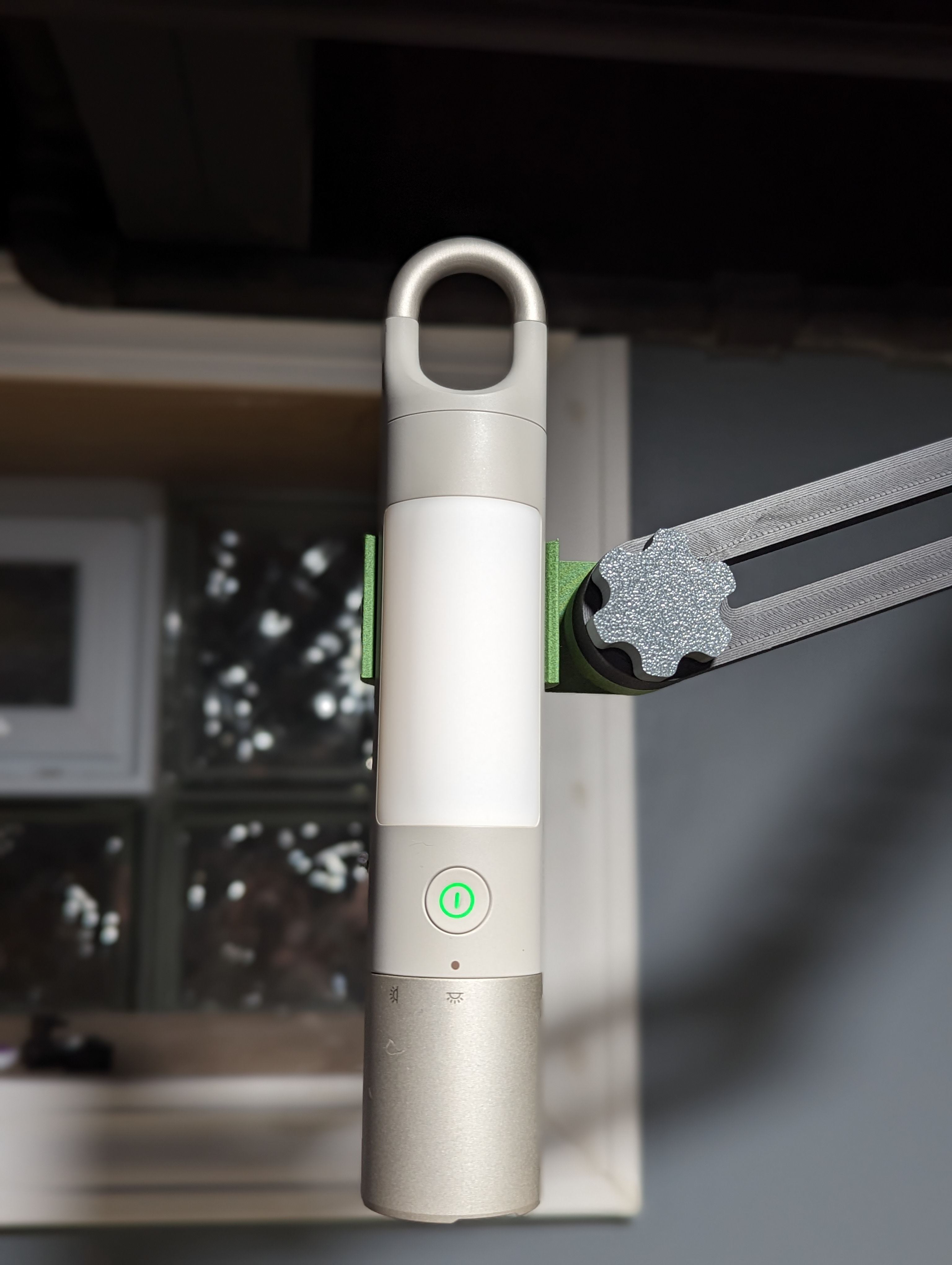 HOTO Flashlight Duo Adjustable Desk Mount
