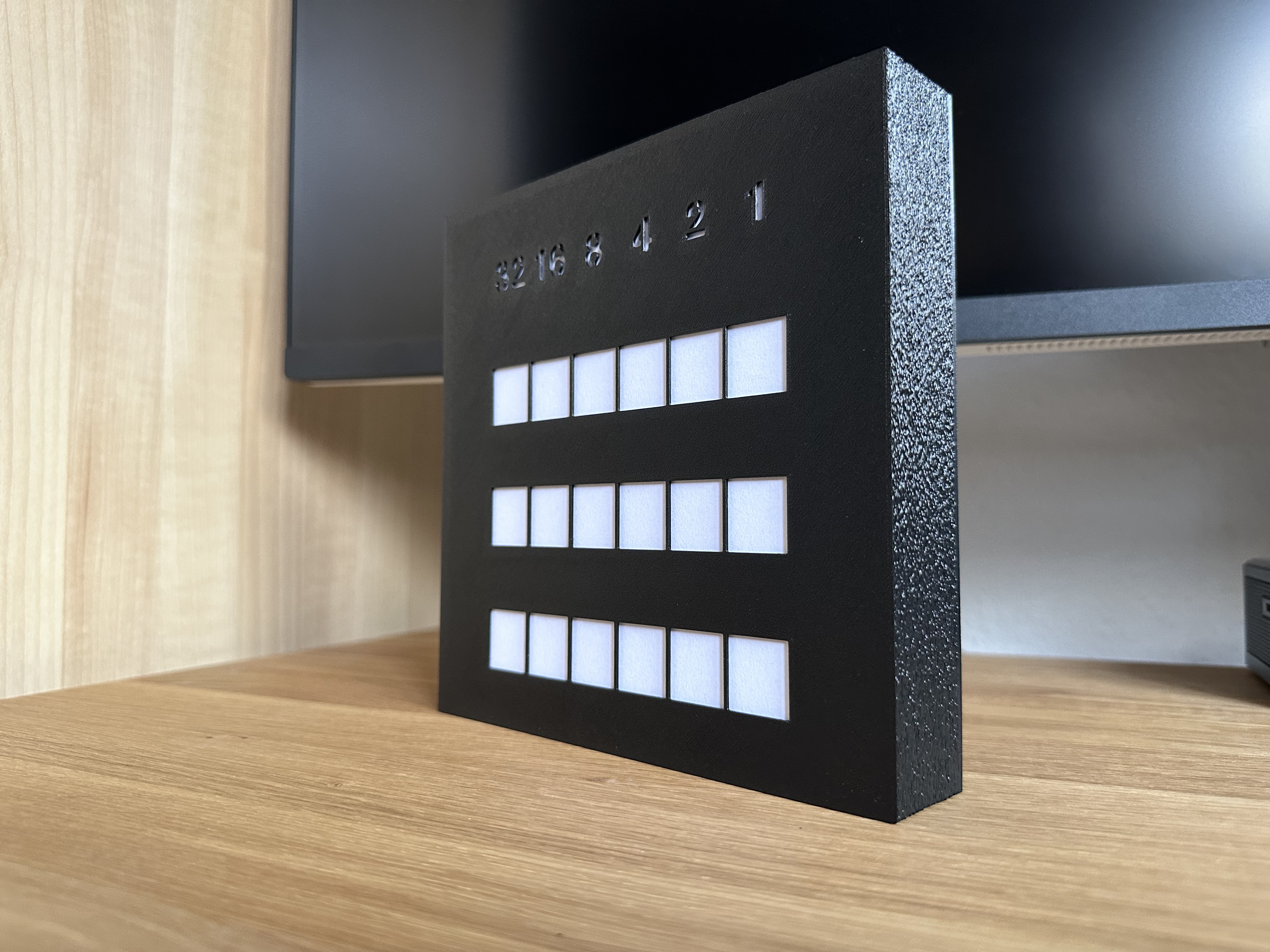 Miniatura 5 do modelo 3D Binary Matrix Clock