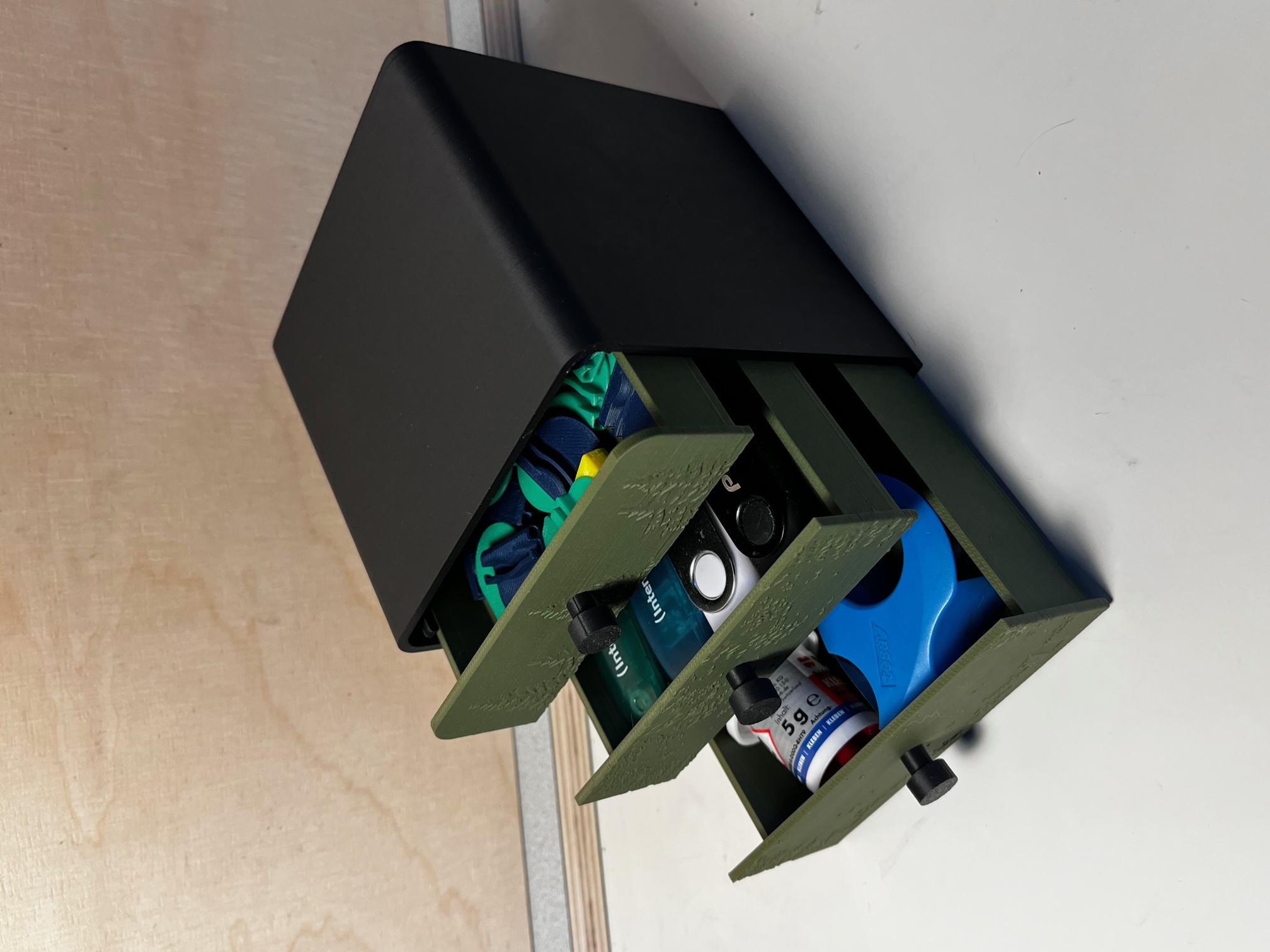 Small cupboard for utensils with tree pattern