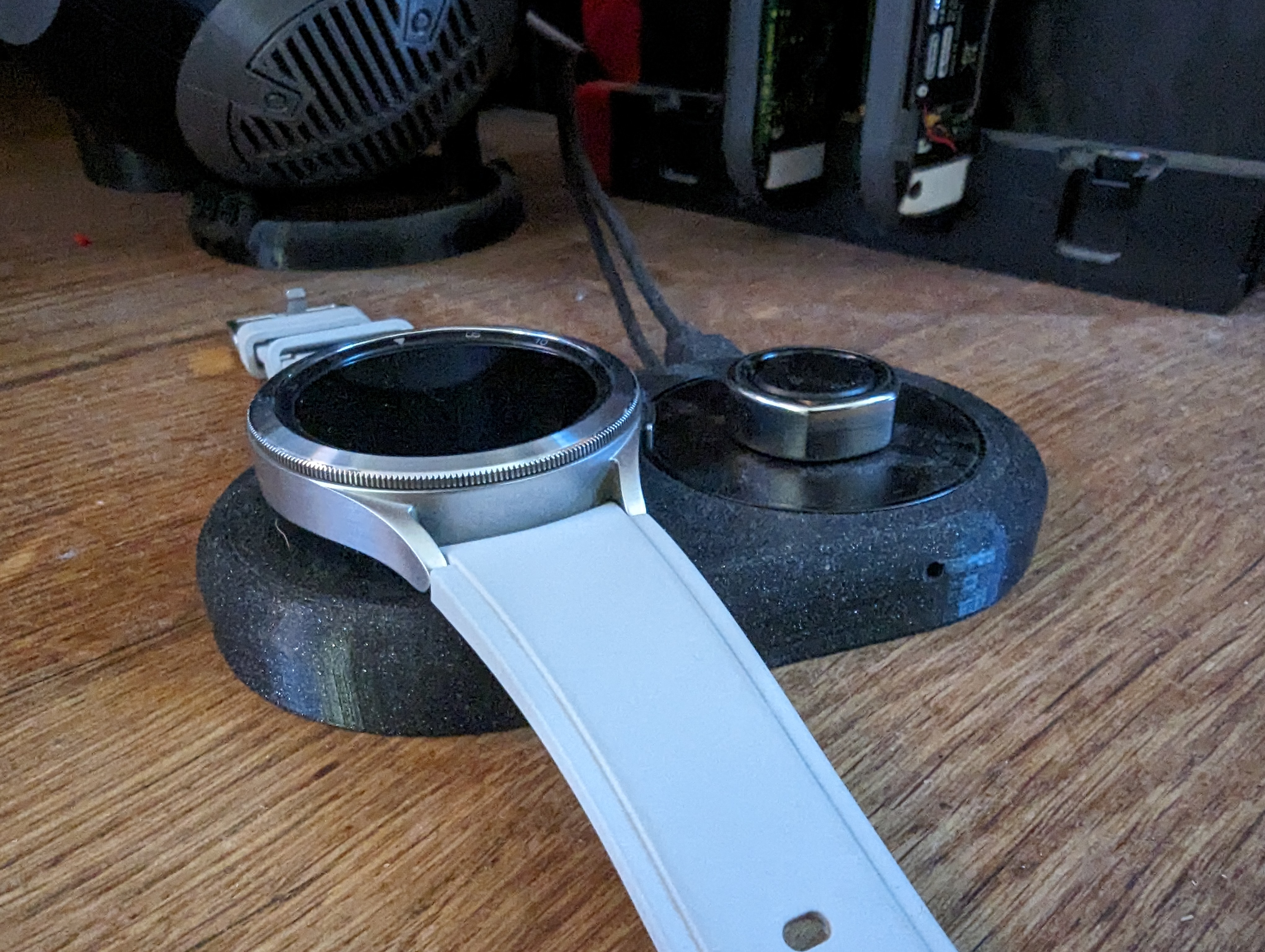 Samsung watch + Oura ring charger pad
