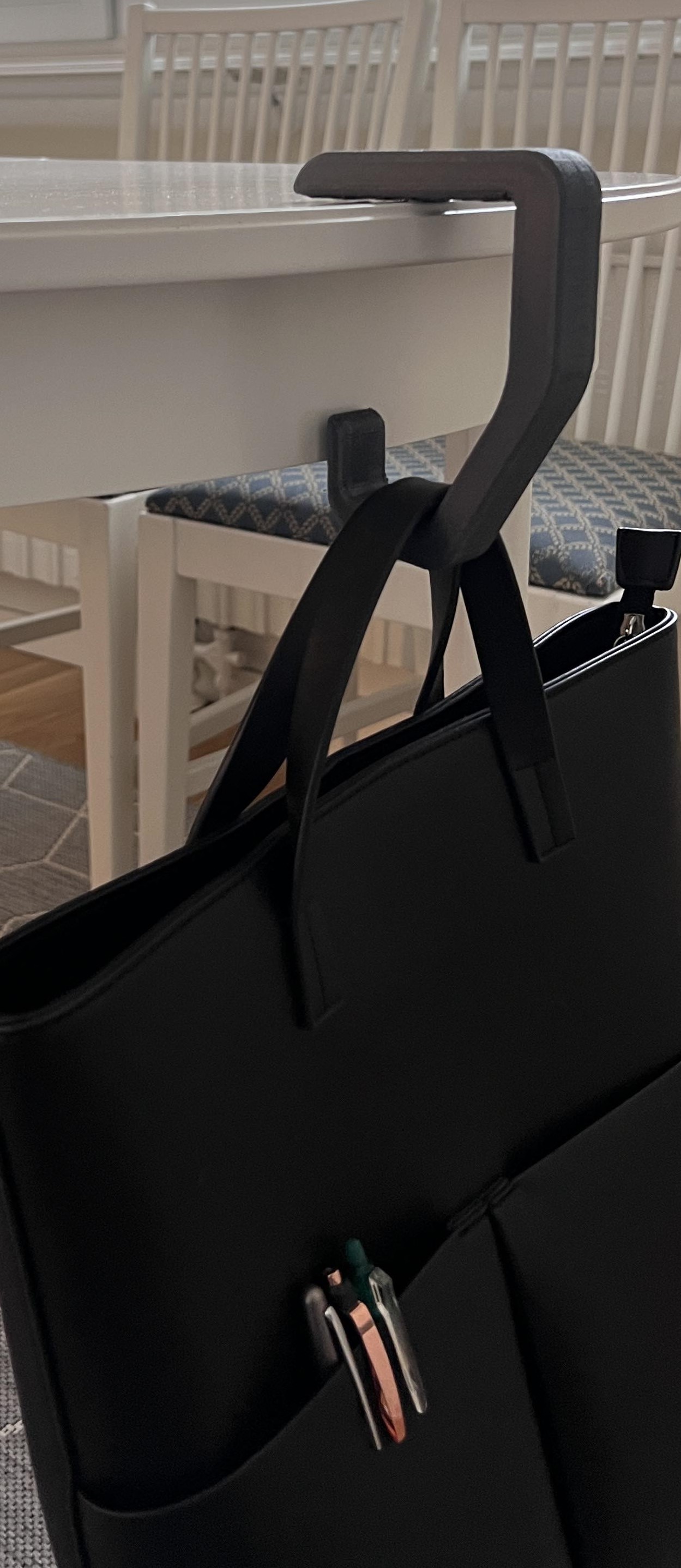 Scandinavian-Designed Portable Purse Holder Hanger Hook - Stylish, 3D  Printed, Compact and Durable Hanging Solution von Neuraldeepnet, Kostenloses STL-Modell herunterladen