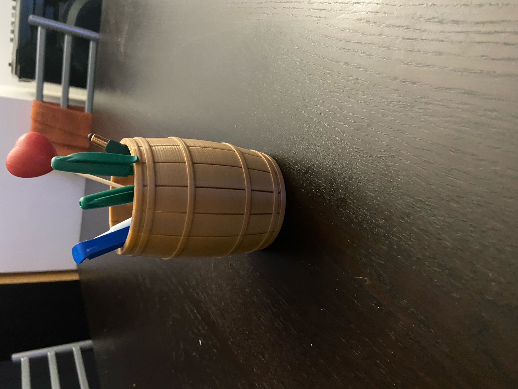 pot a crayon tonneau (pencilbox barrel )