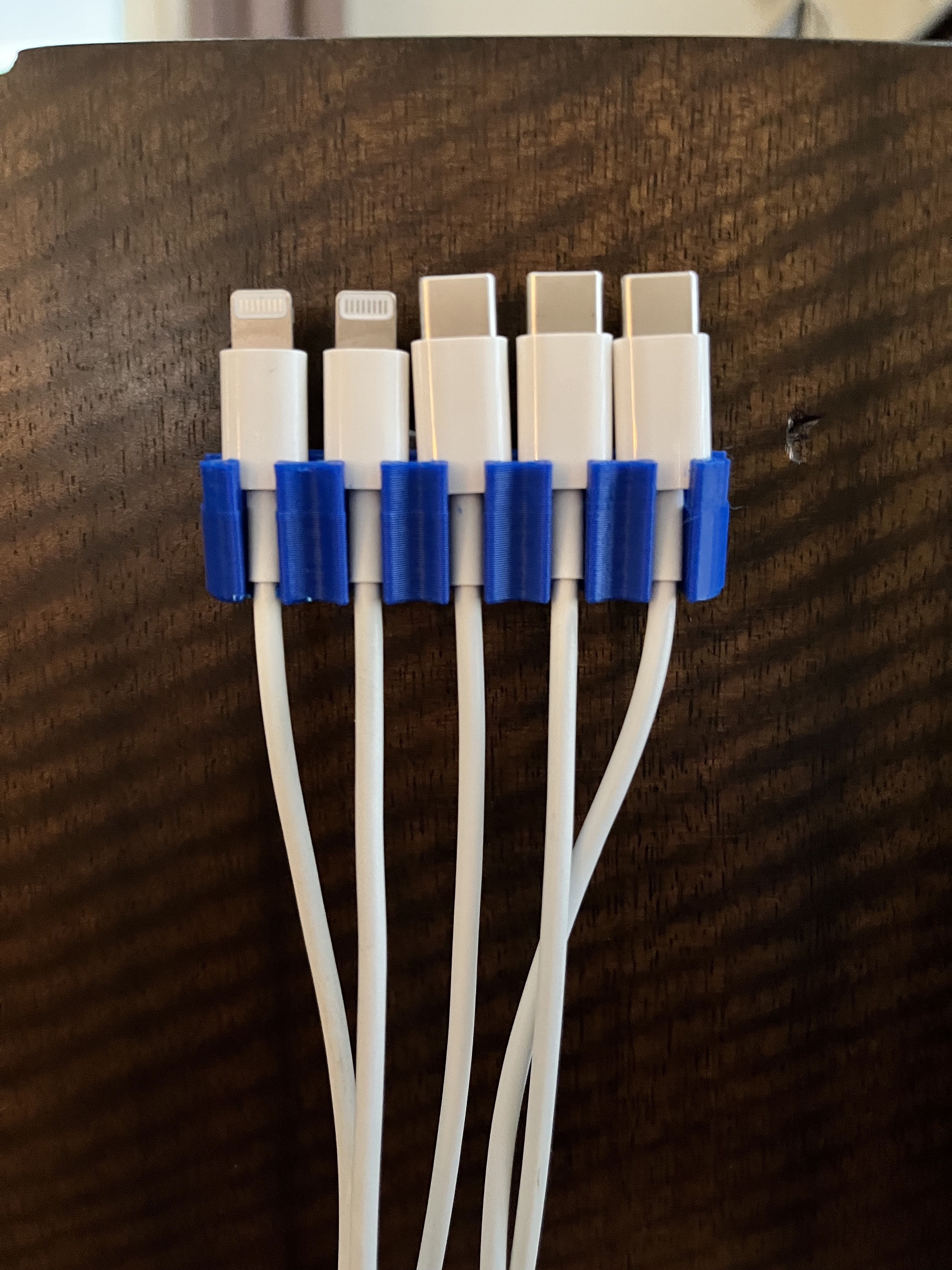 Apple cable holder(USB-c and Lightning)